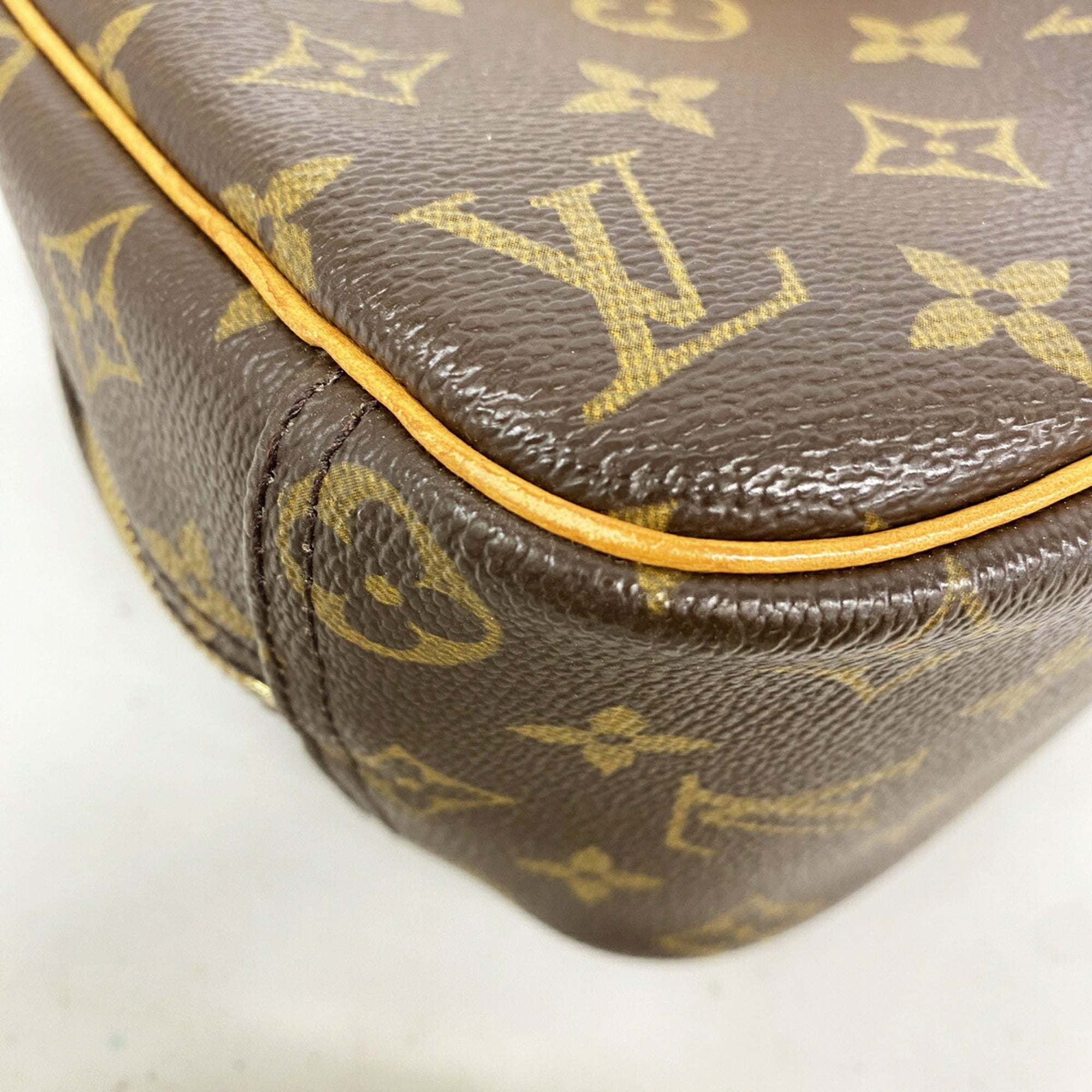 Louis Vuitton Brown Handbag (Pre-Owned)