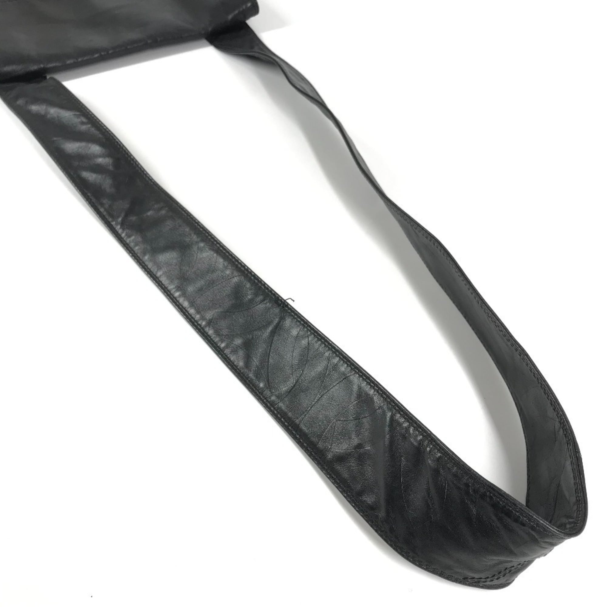Chanel Black Leather Pochette Shoulder Bag (Pre-Owned)