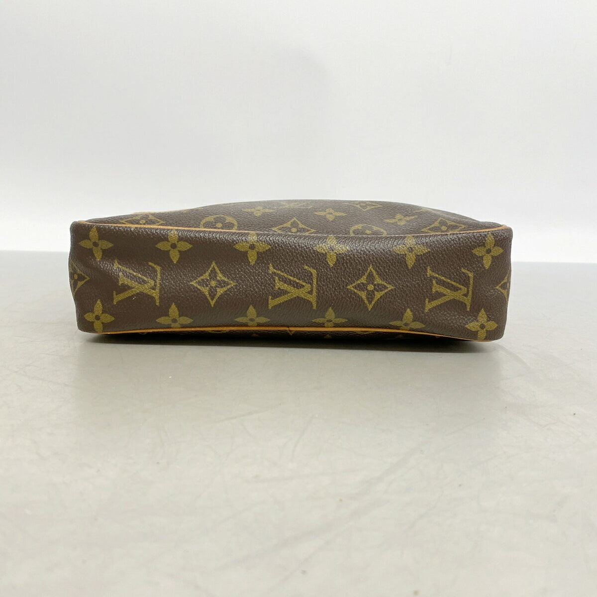 Louis Vuitton Brown Clutch Bag (Pre-Owned)