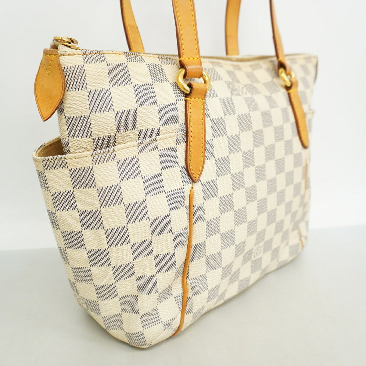 Louis Vuitton White Tote Bag (Pre-Owned)