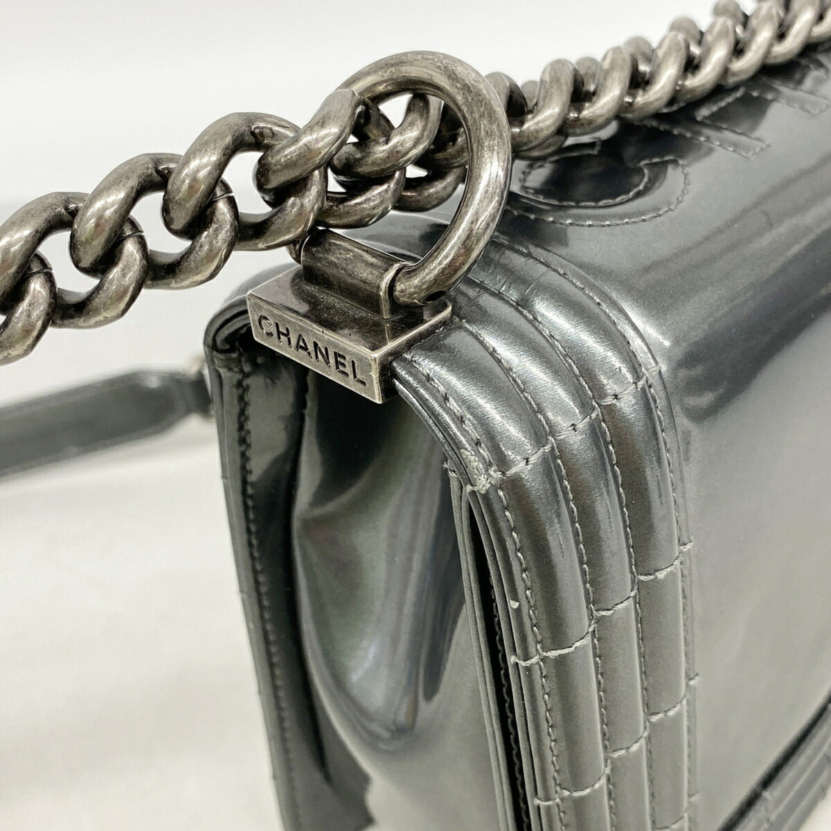 Chanel Gray Patent Leather Shoulder Bag (Pre-Owned)