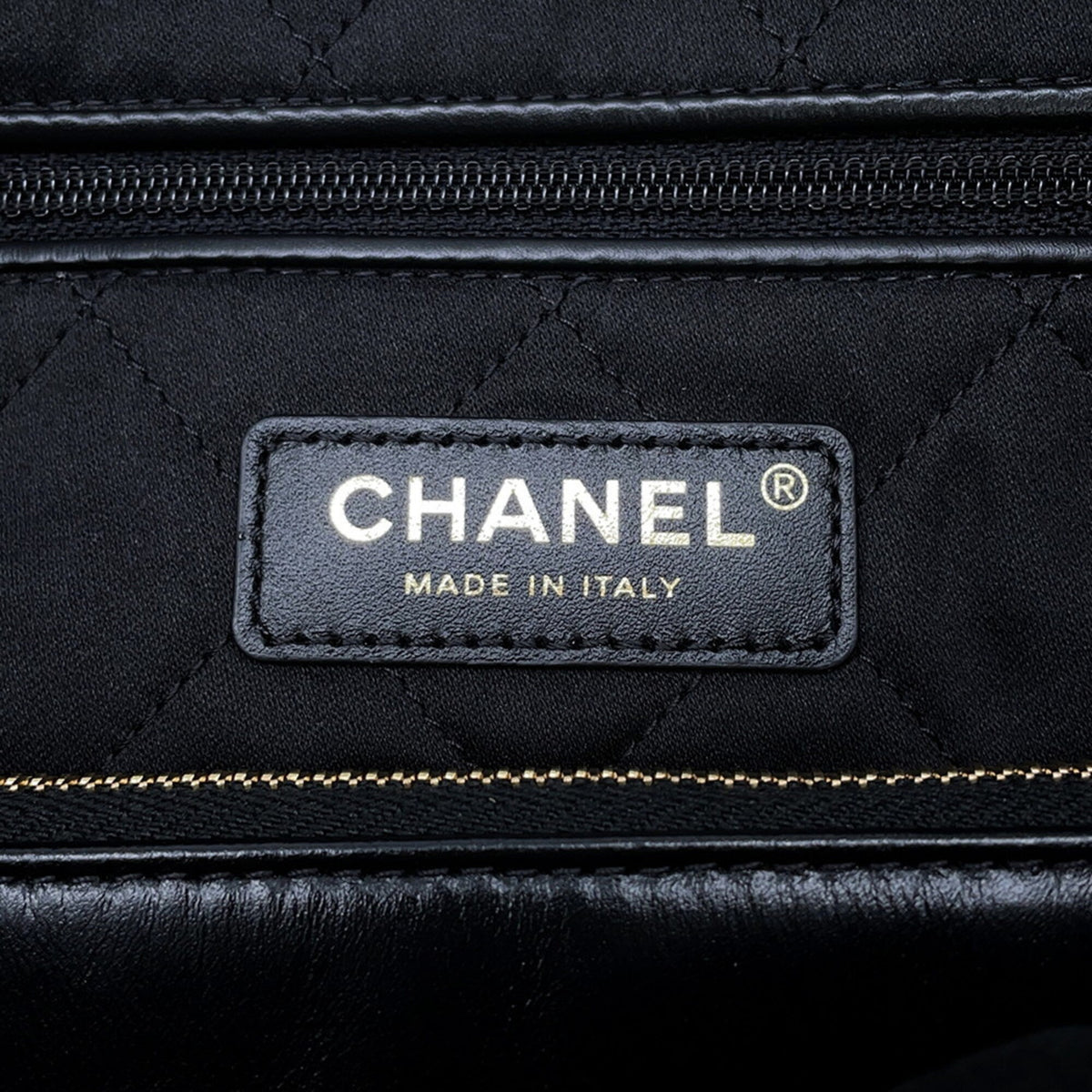 Chanel Black Leather Handbag Pouch (Pre-Owned)