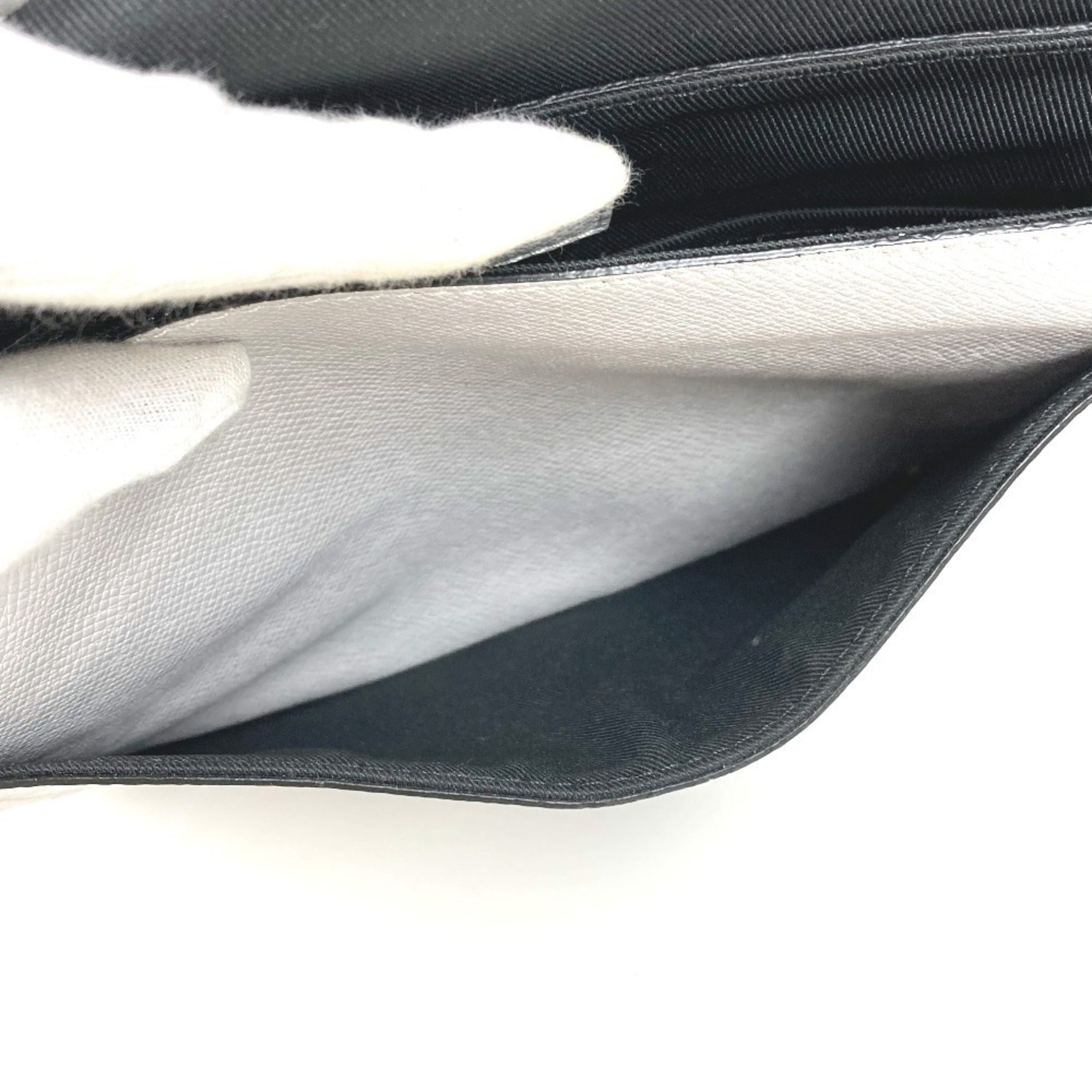 Louis Vuitton White Taigarama Shoulder Bag (Pre-Owned)
