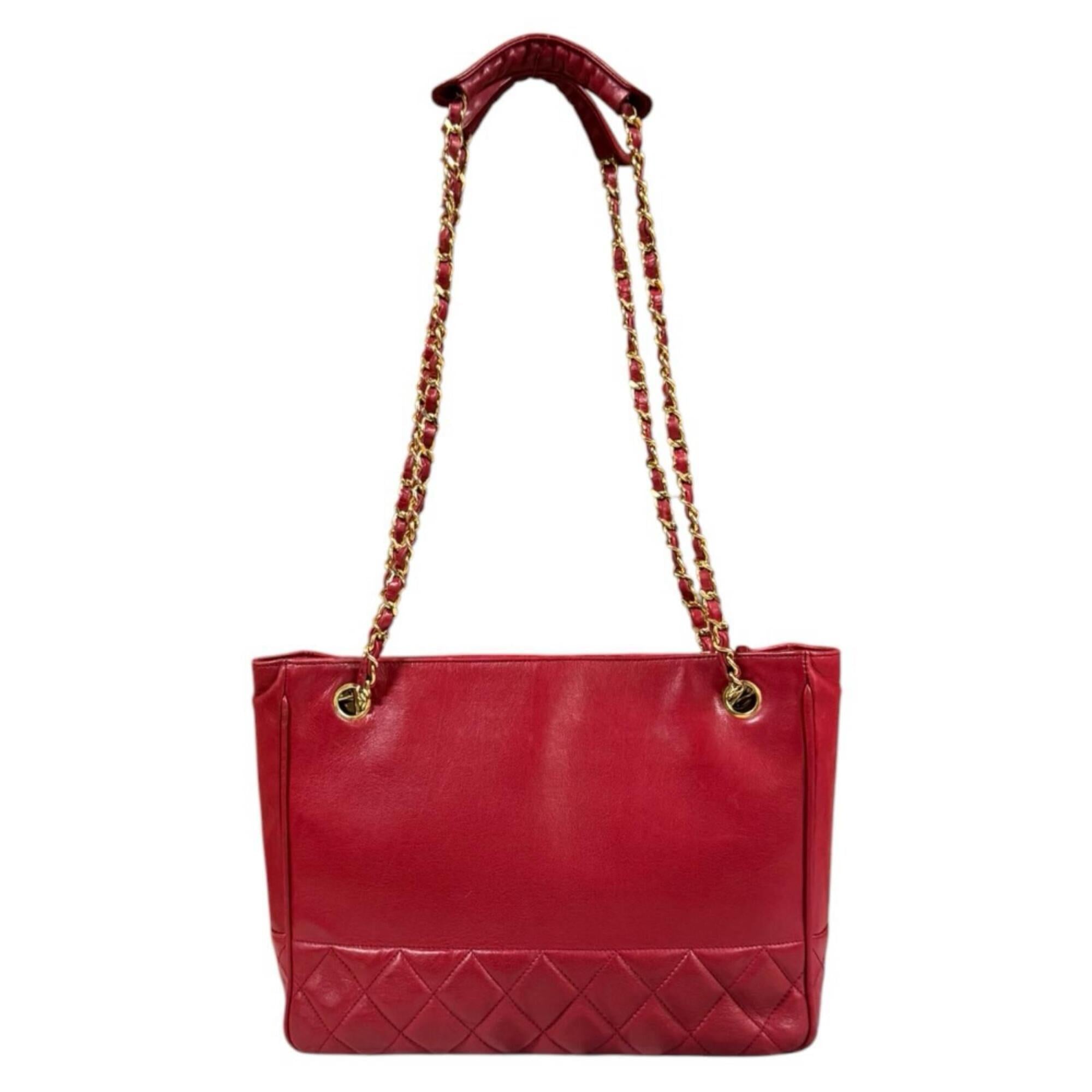 Chanel Red Color Leather Shoulder Bag (Pre-Owned)