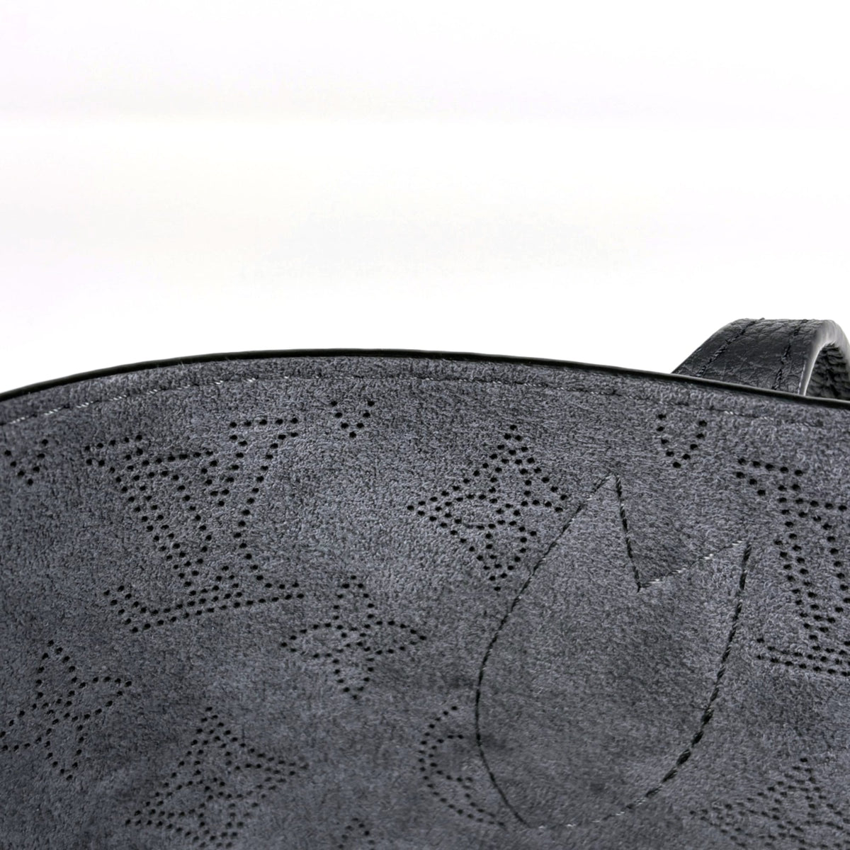 Louis Vuitton Mahina Black Noir Mahina Leather Handbag (Pre-Owned)