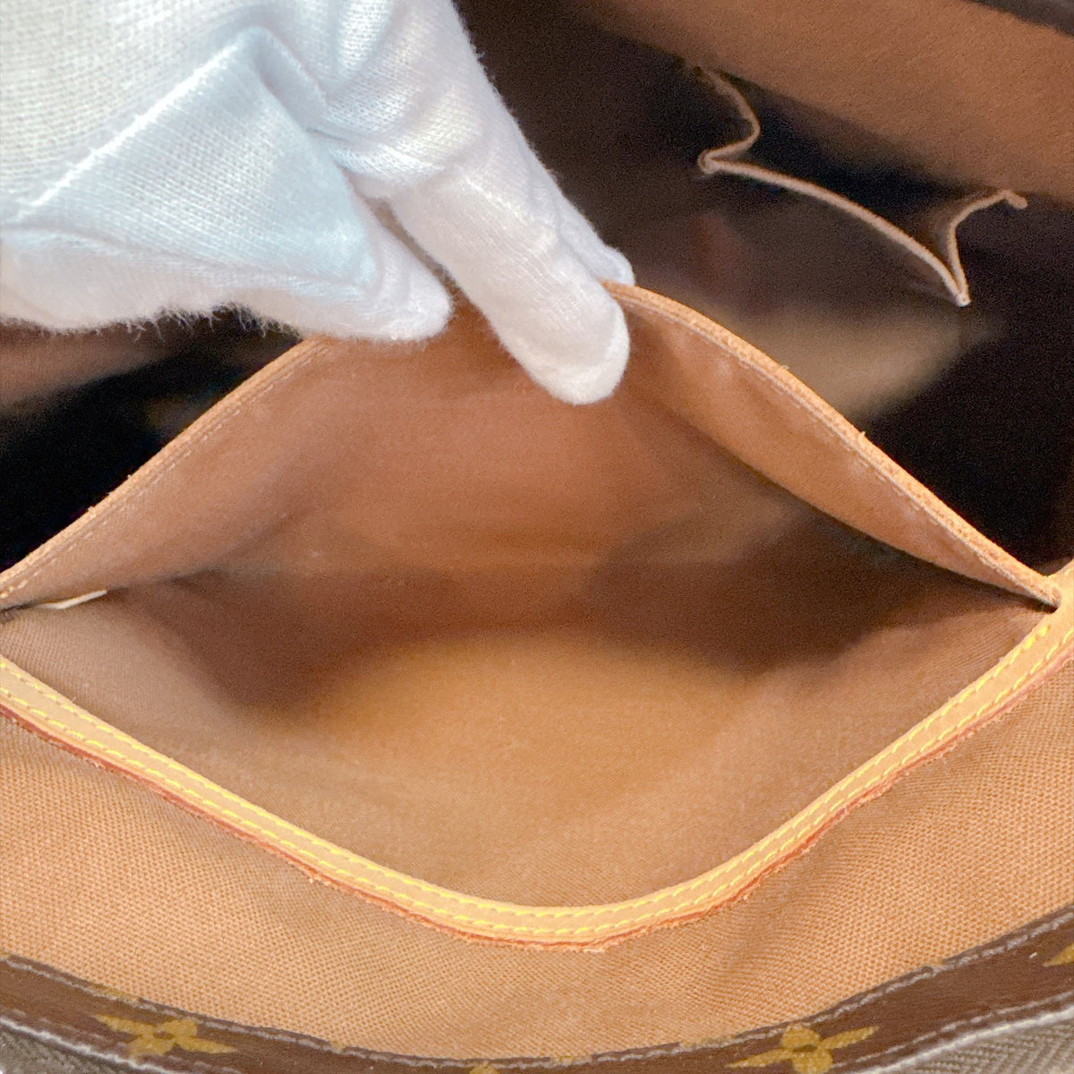 Louis Vuitton Brown Leather Tote Bag (Pre-Owned)