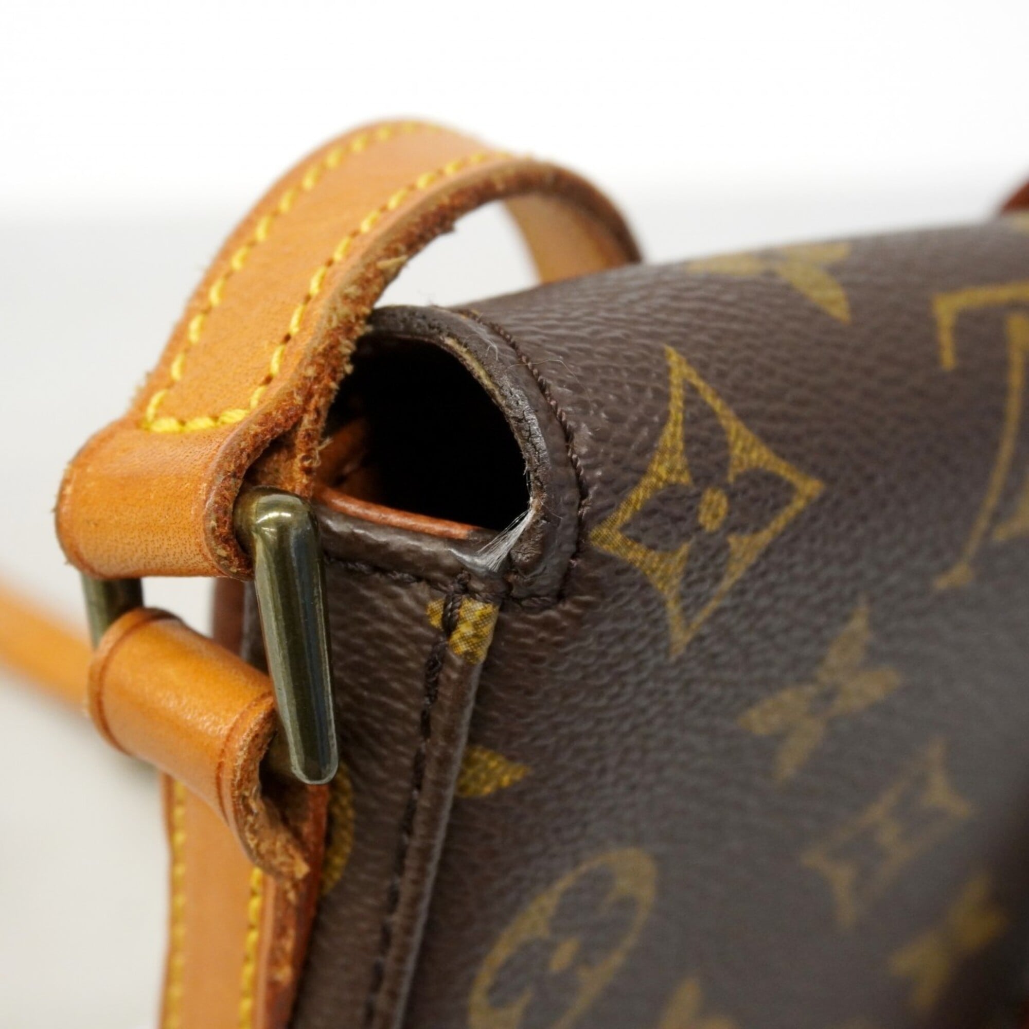 Louis Vuitton Brown Shoulder Bag (Pre-Owned)