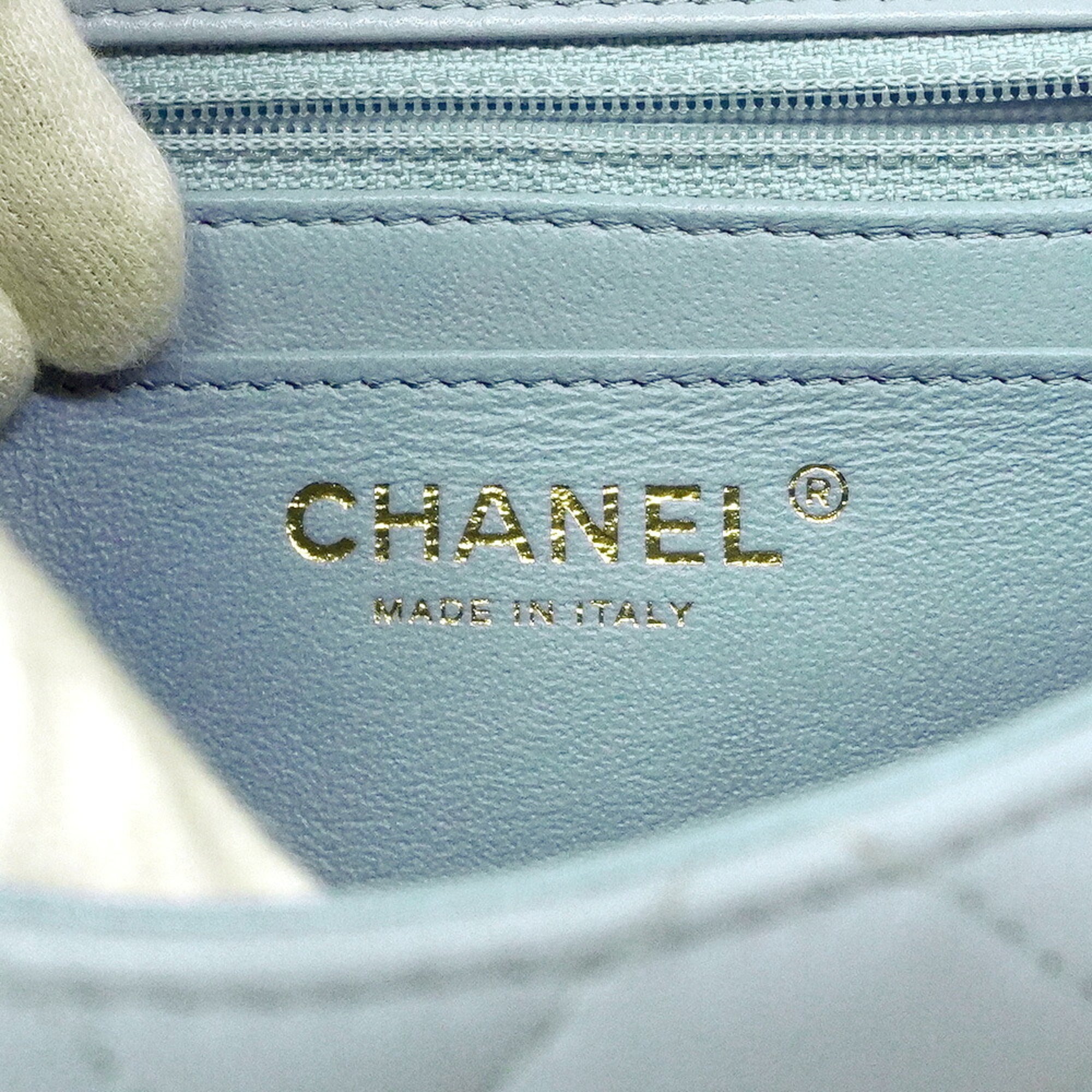 Chanel Light Blue Leather Shoulder Bag (Pre-Owned)