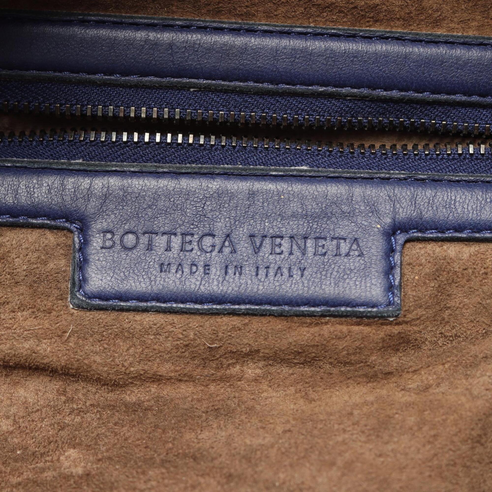 Bottega Veneta Navy Leather Handbag (Pre-Owned)