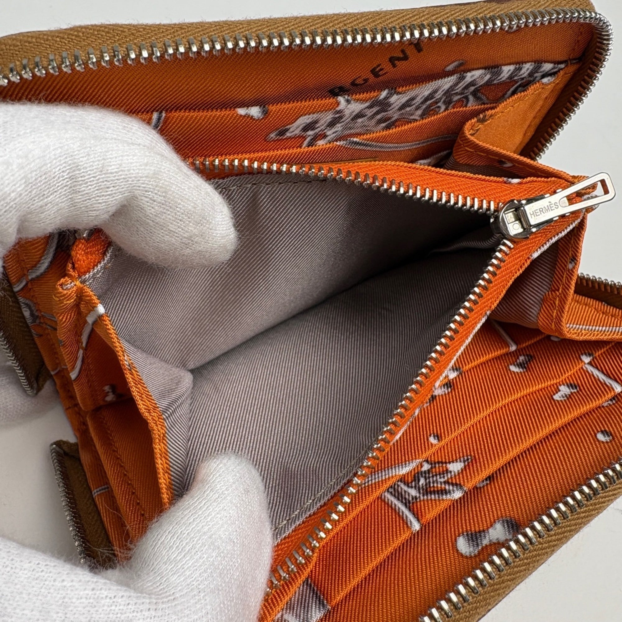 Hermes Gold Wallet (Bi-Fold) (Pre-Owned)