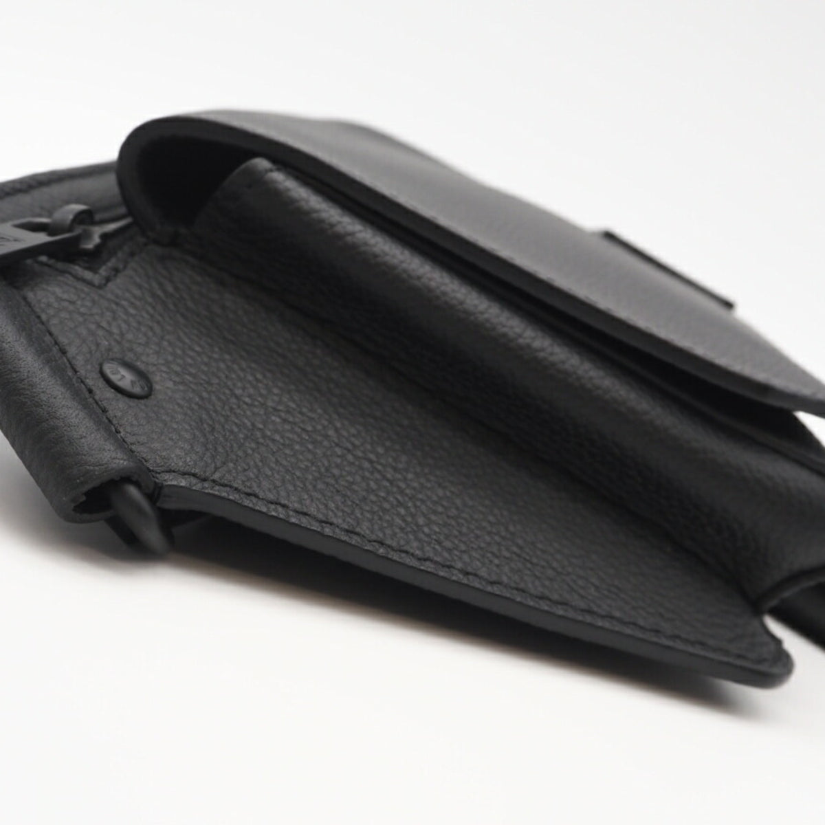Louis Vuitton Black Leather Fanny Pack (Pre-Owned)