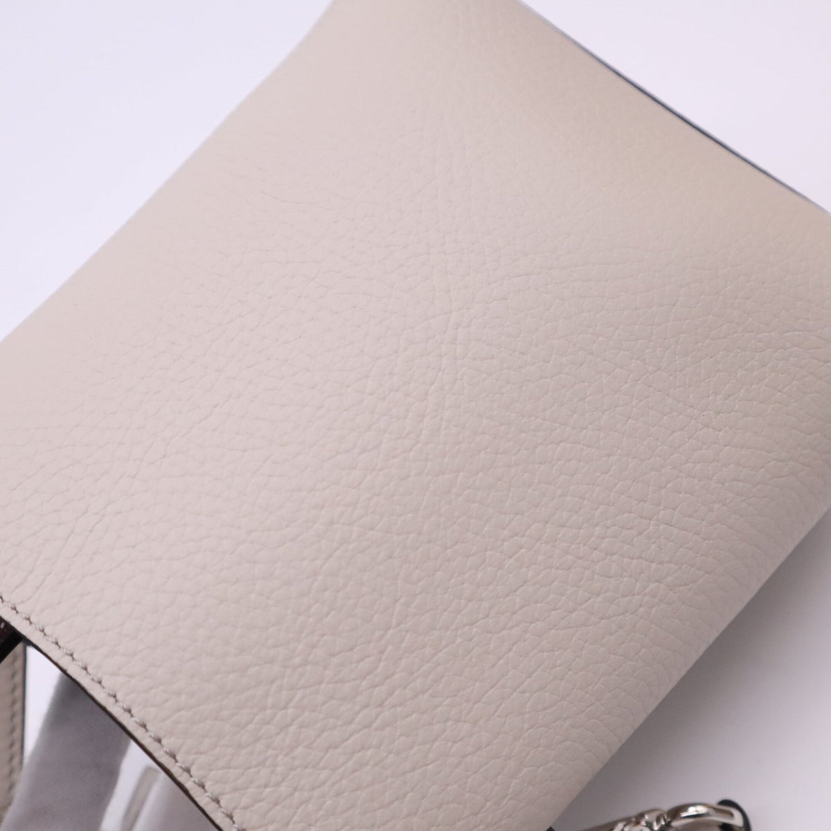 Tod's Beige Bordeaux Shoulder Bag (Pre-Owned)