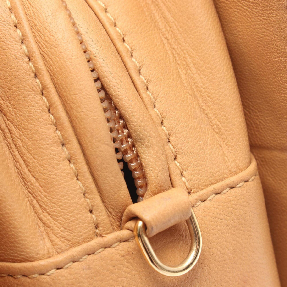 Loewe Beige Leather Handbag (Pre-Owned)