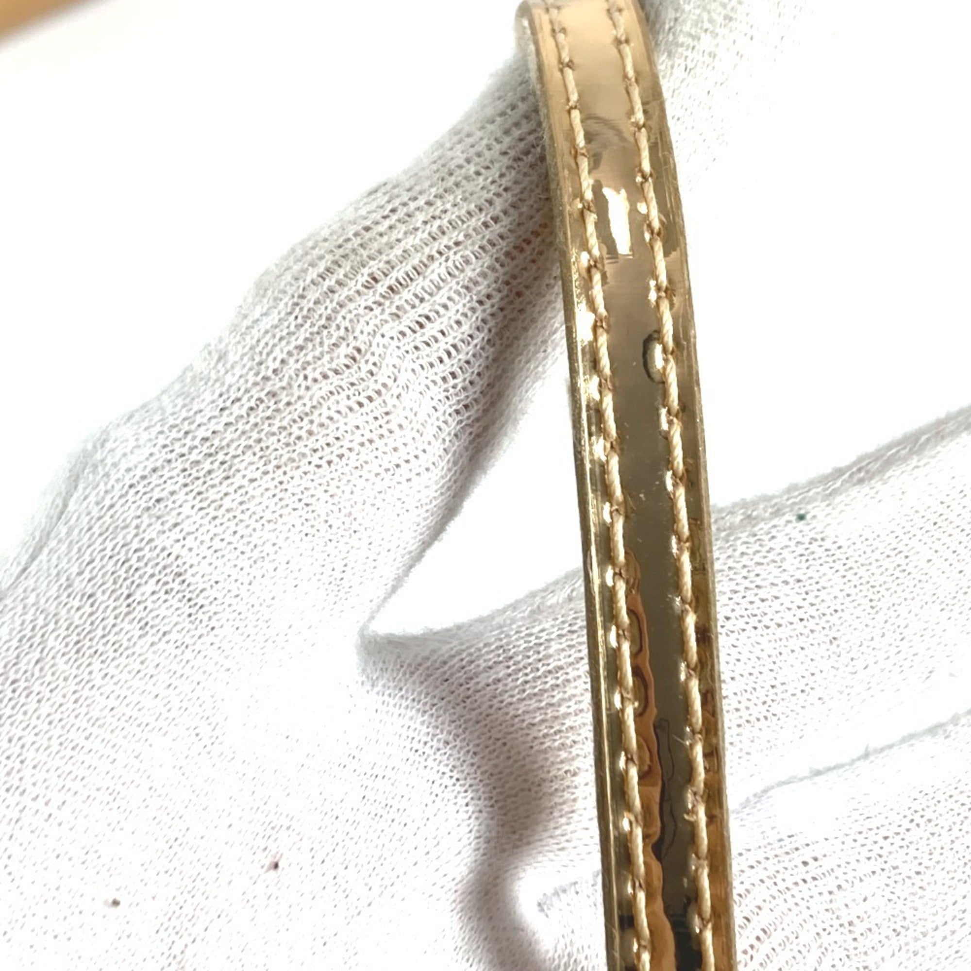 Louis Vuitton Gold Leather Pochette (Pre-Owned)
