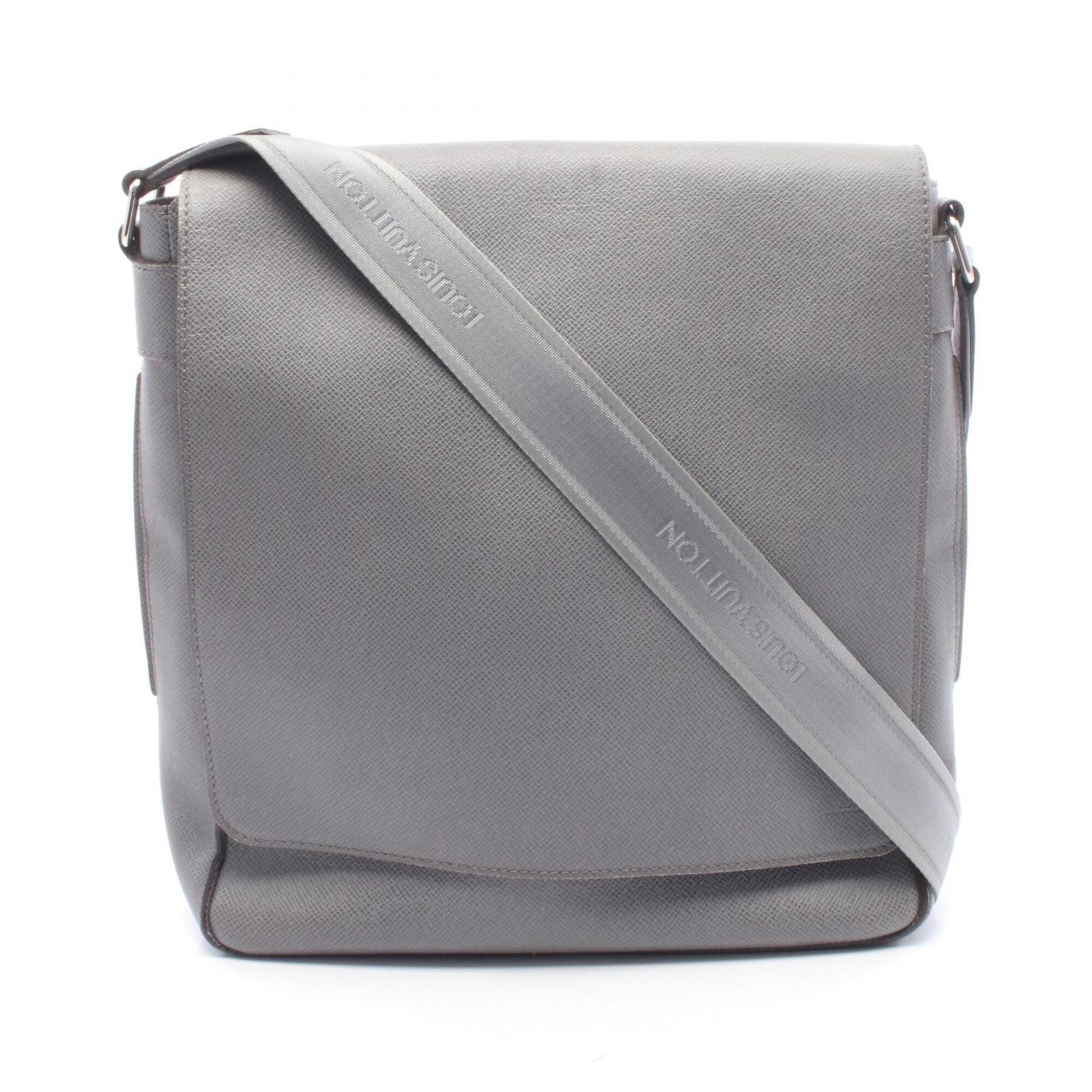 Louis Vuitton Gray Taiga Leather Handbag Shoulder Bag (Pre-Owned)
