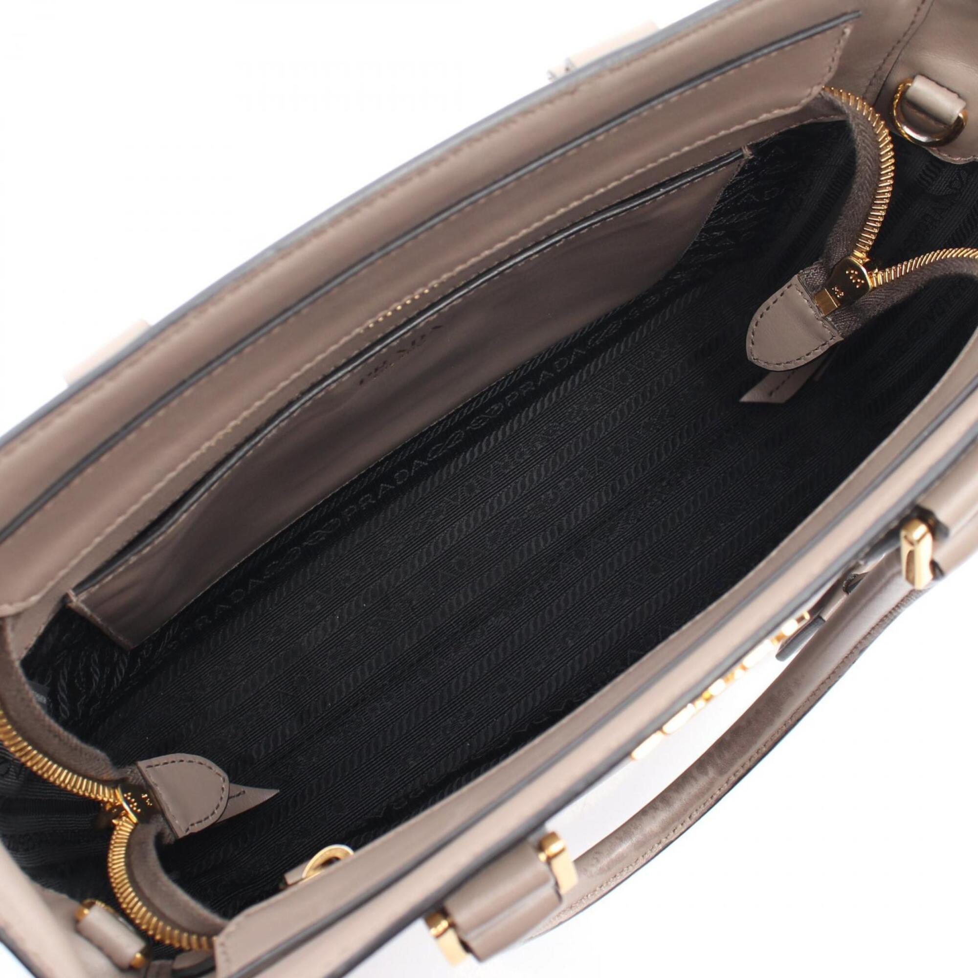 Prada Beige Leather Handbag (Pre-Owned)