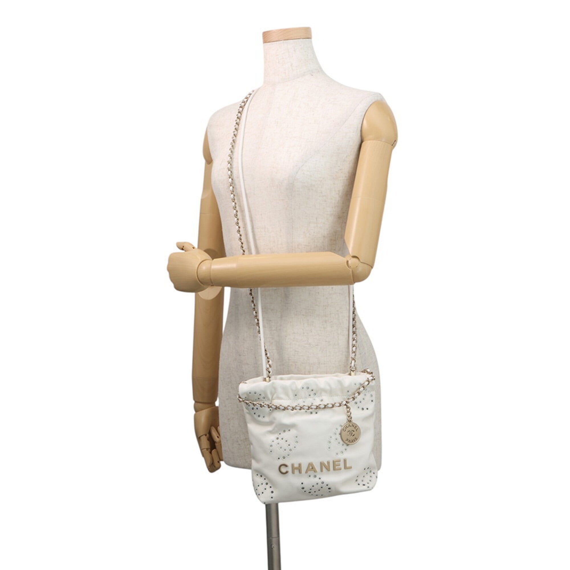 Chanel White Leather Handbag (Pre-Owned)