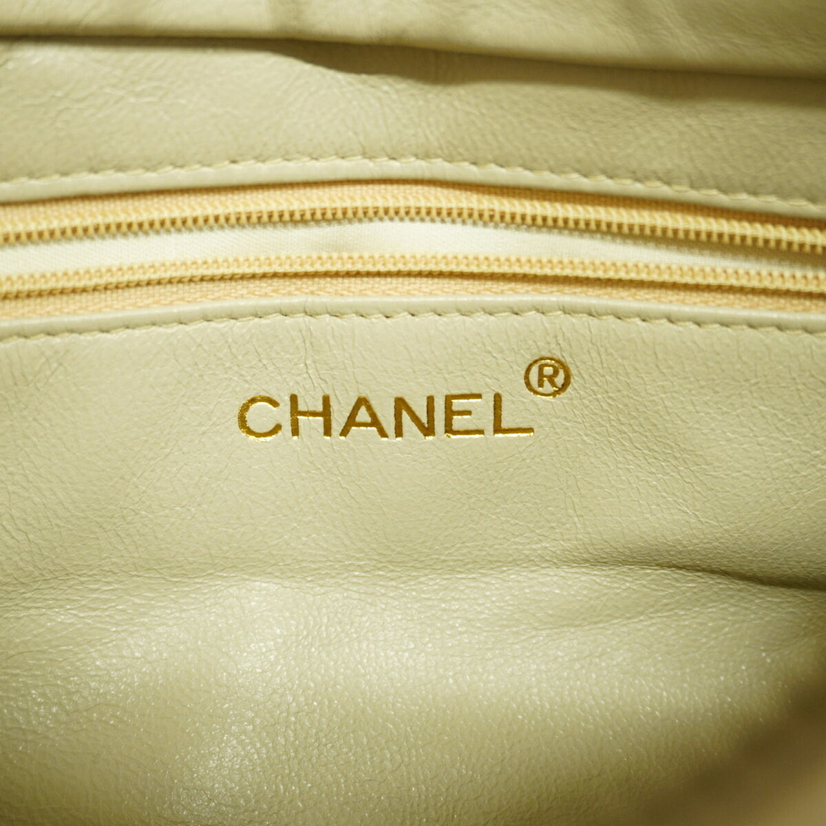 Chanel Beige Leather Shoulder Bag (Pre-Owned)