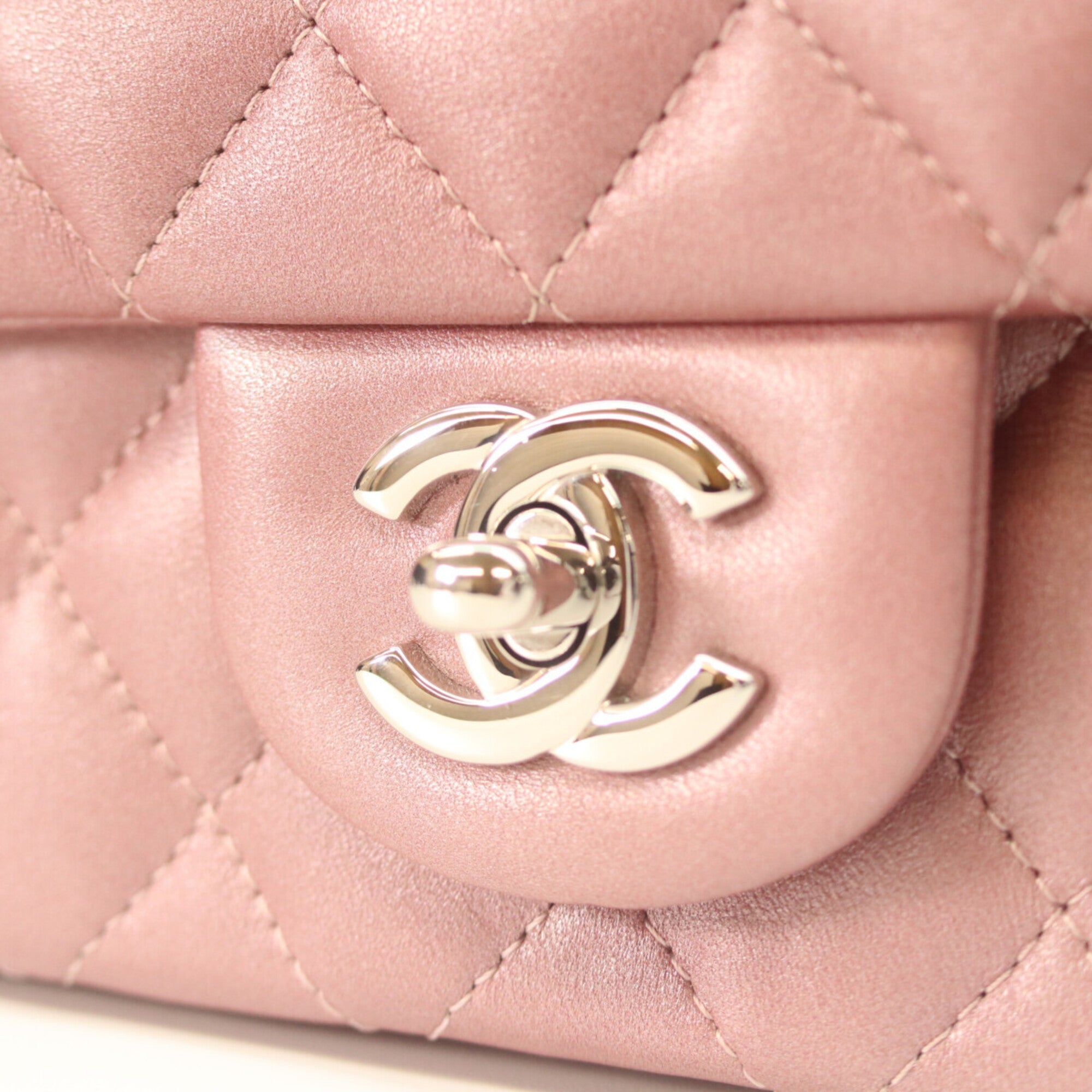Chanel Metallic Pink Leather Shoulder Bag (Pre-Owned)