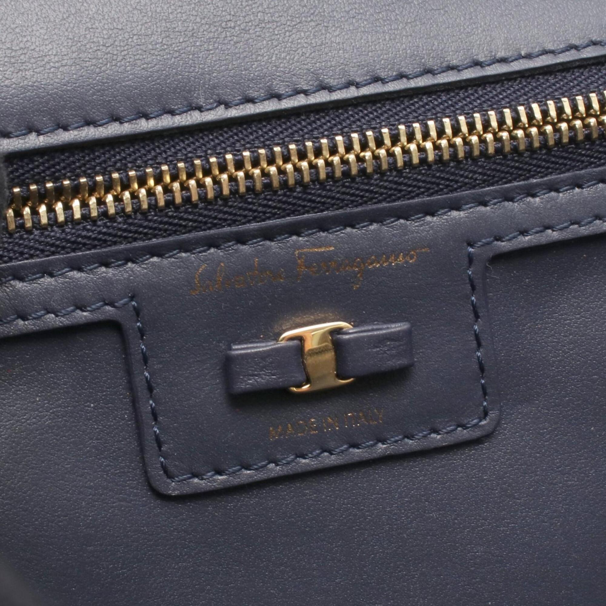 Salvatore Ferragamo Navy Leather Handbag Shoulder Bag (Pre-Owned)