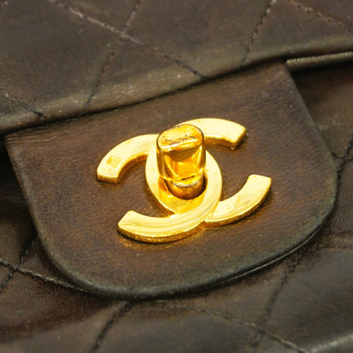 Chanel Black Leather Shoulder Bag (Pre-Owned)