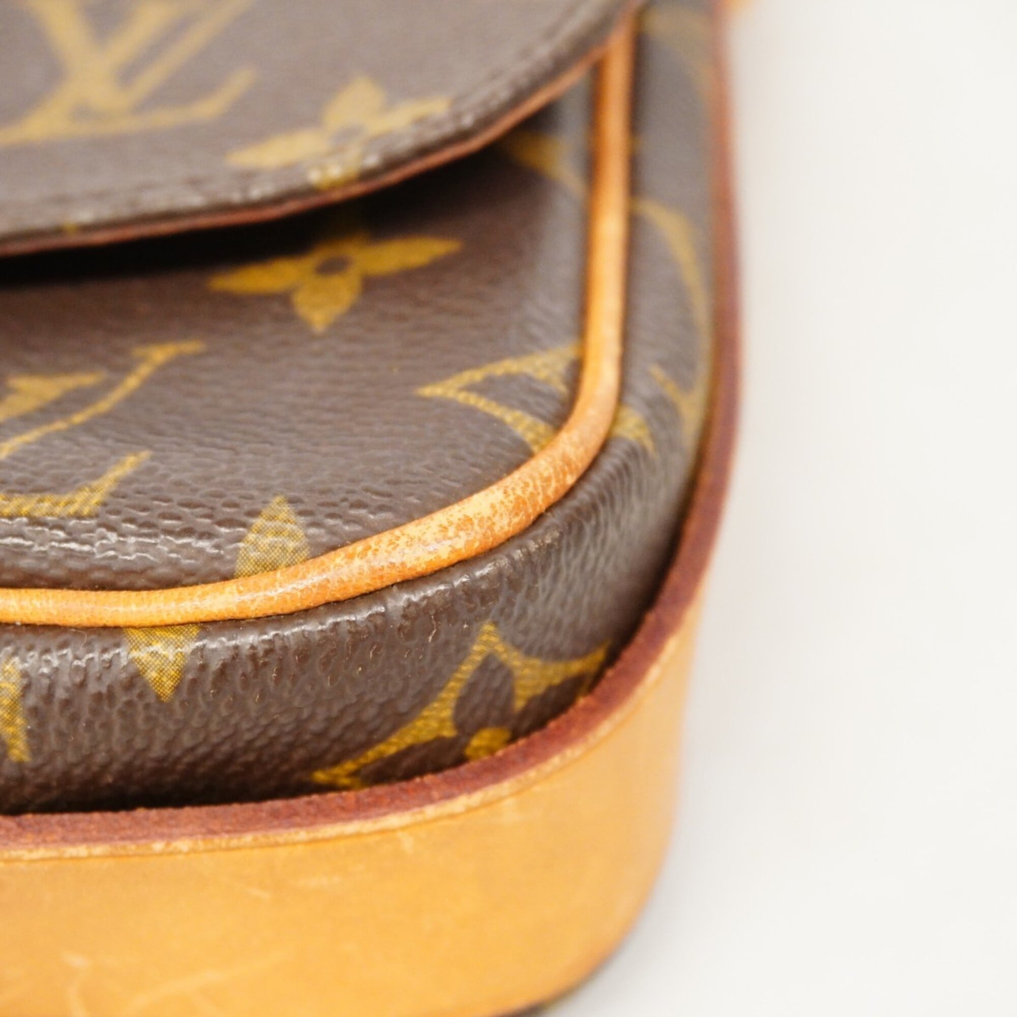 Louis Vuitton Brown Shoulder Bag (Pre-Owned)