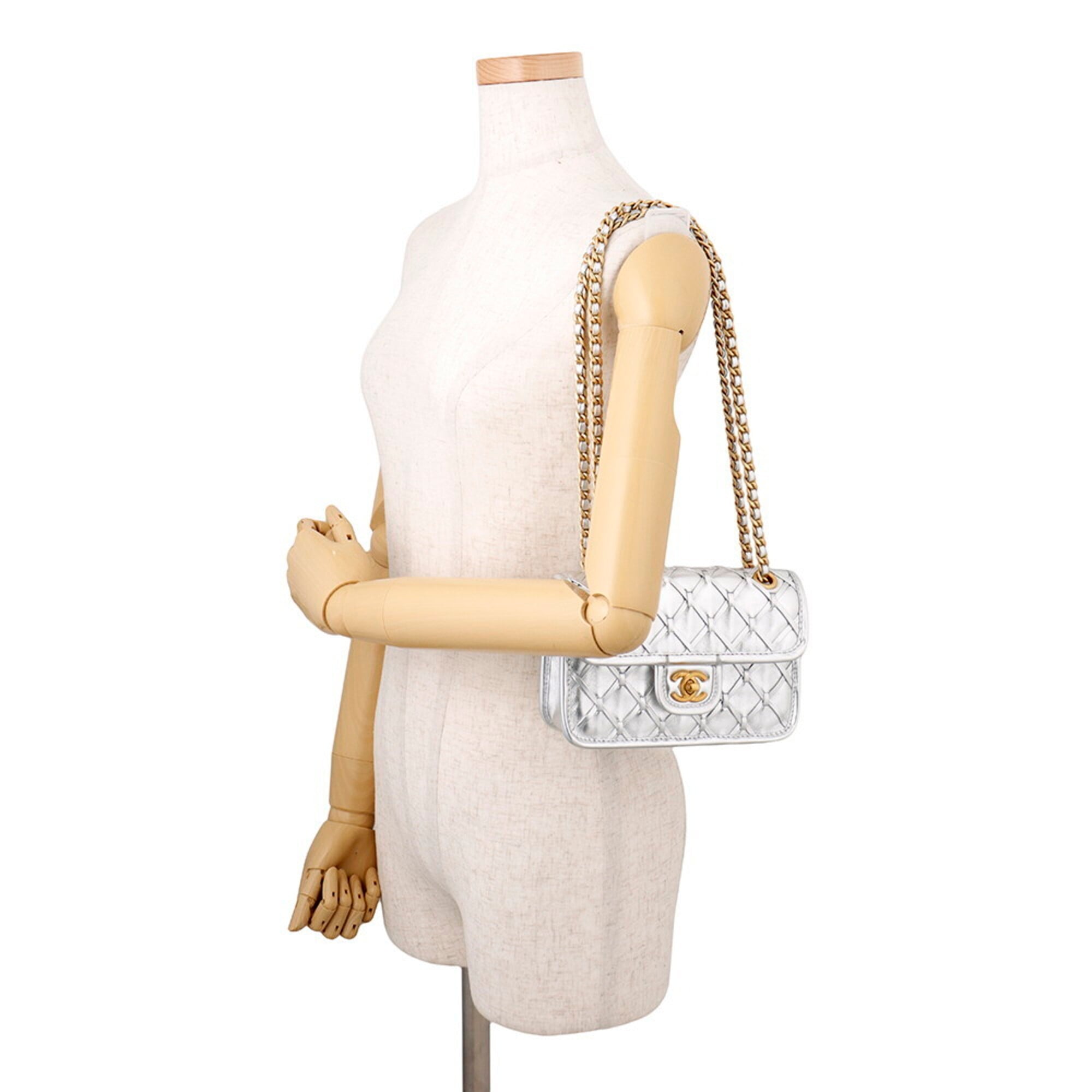 Chanel Metallic Silver Leather Handbag Shoulder Bag (Pre-Owned)