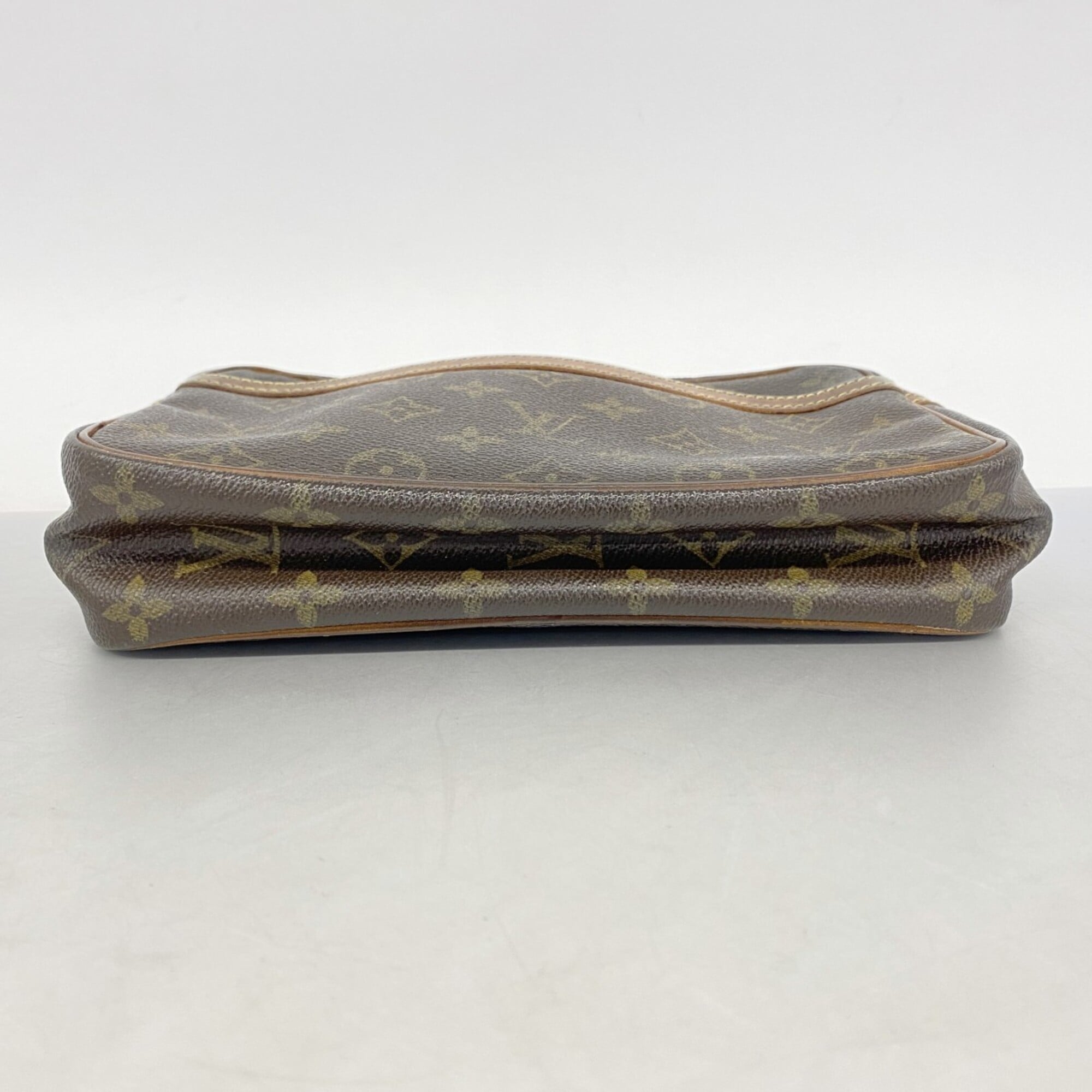 Louis Vuitton Brown Clutch Bag (Pre-Owned)