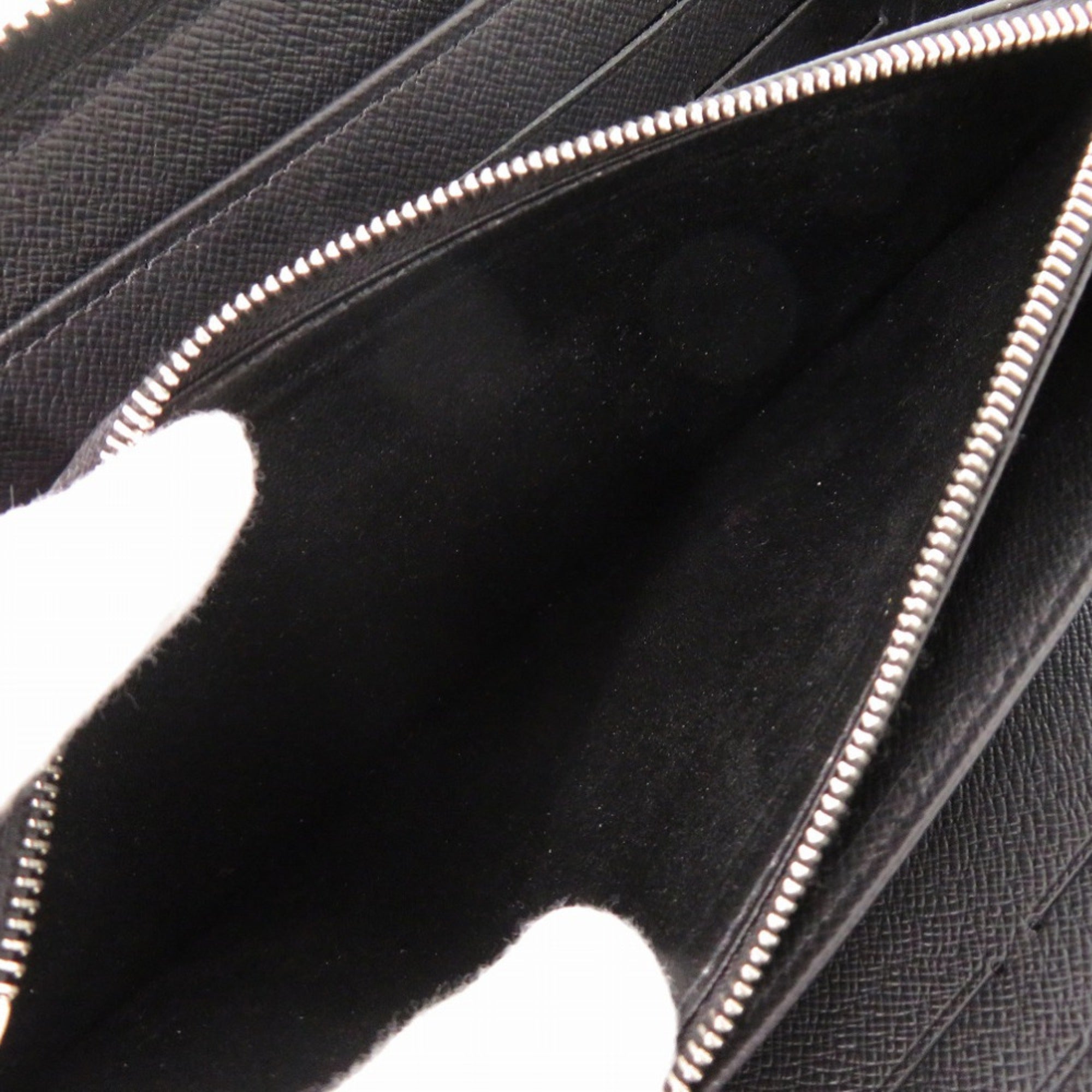 Louis Vuitton Black Taiga Leather Long Wallet (Bi-Fold) (Pre-Owned)