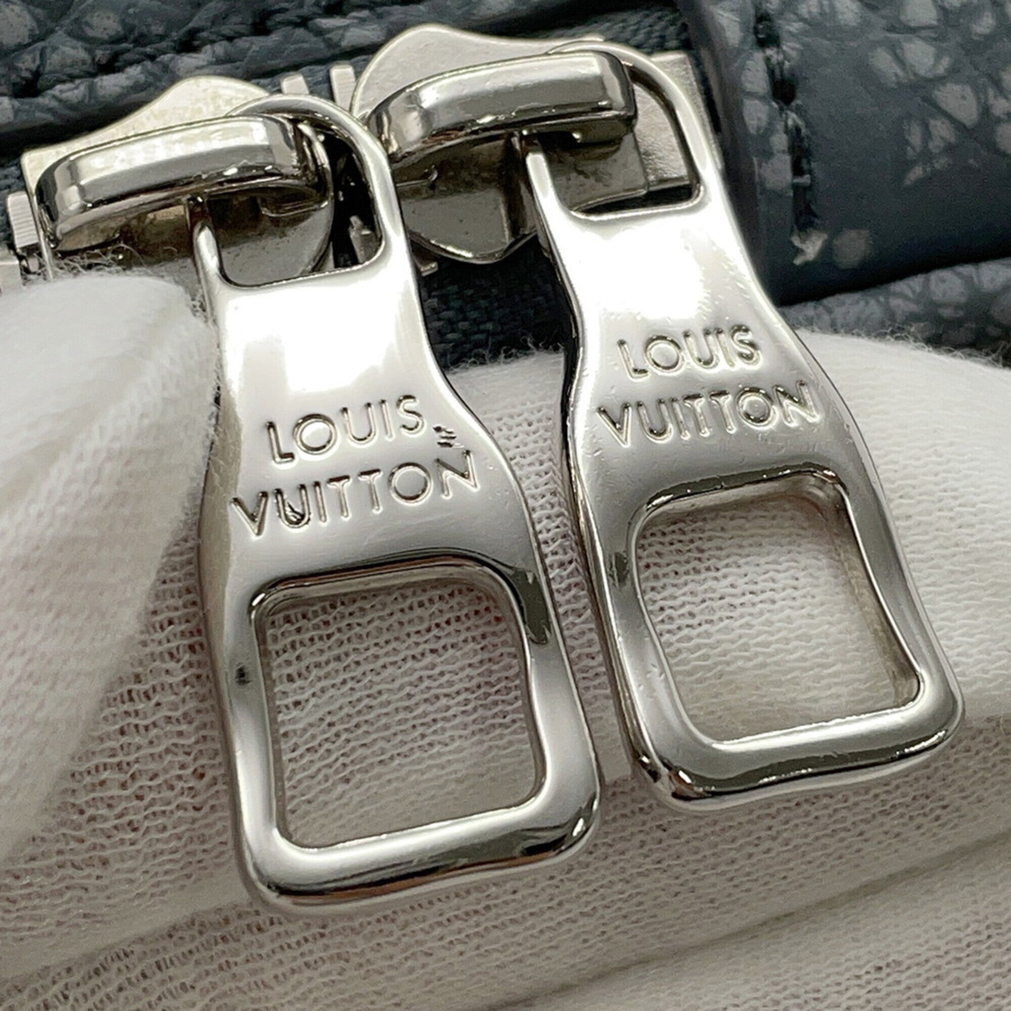 Louis Vuitton Gray Multi-Color Handbag (Pre-Owned)