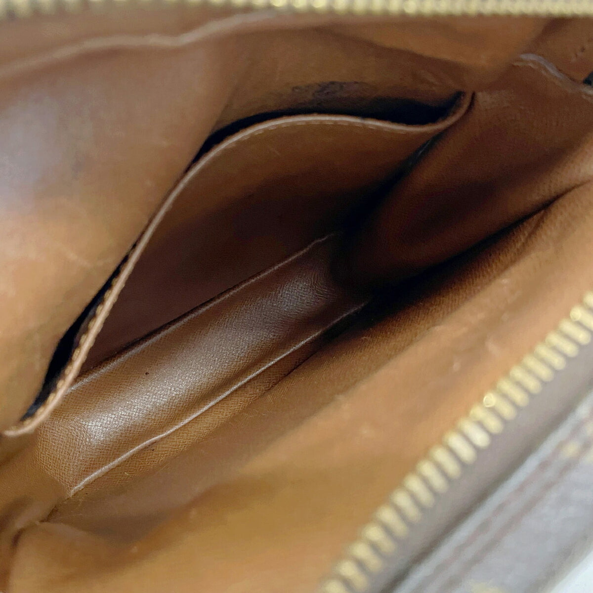 Louis Vuitton Brown Shoulder Bag (Pre-Owned)