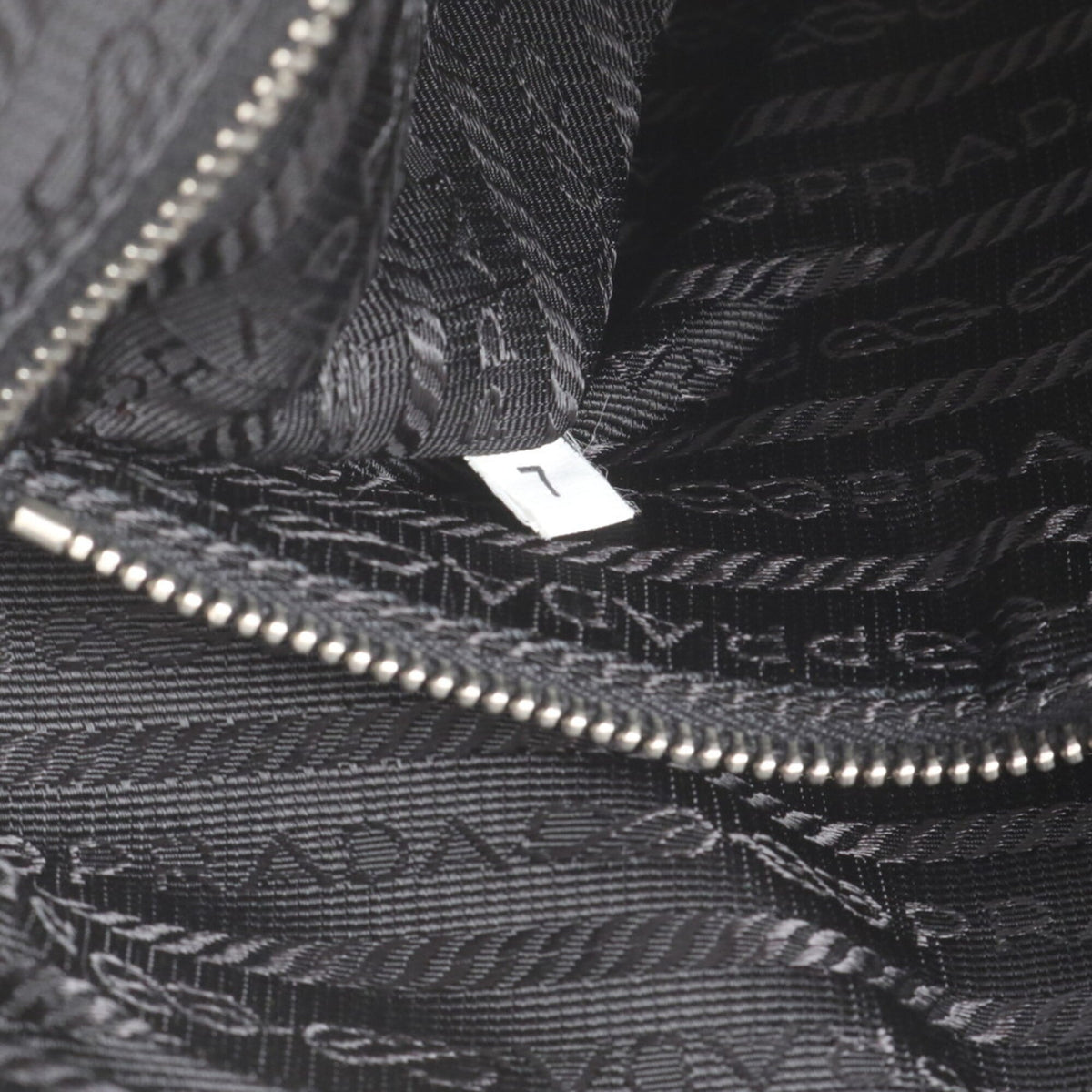 Prada Black Leather Nylon Messenger Bag Shoulder Bag (Pre-Owned)