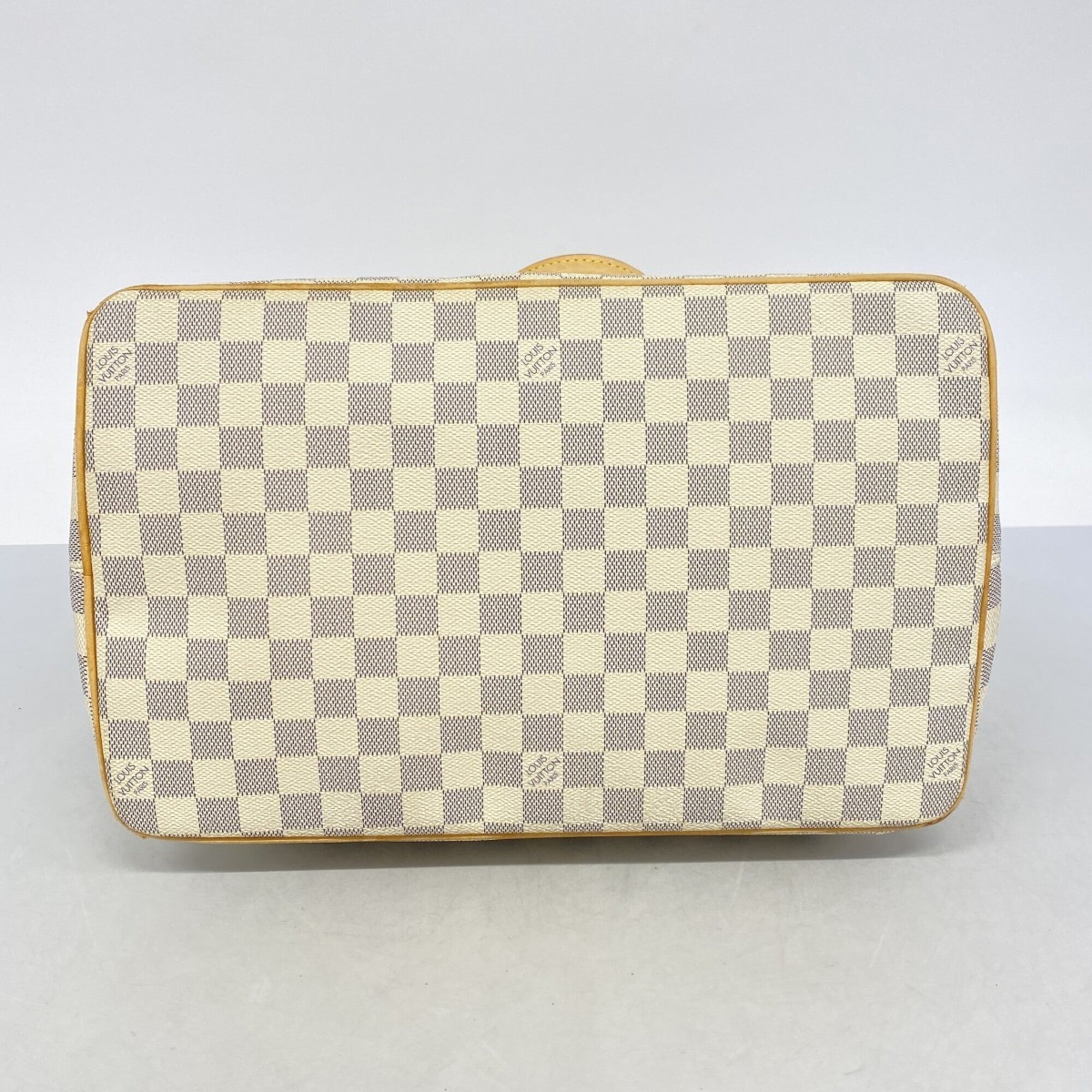 Louis Vuitton White Tote Bag (Pre-Owned)