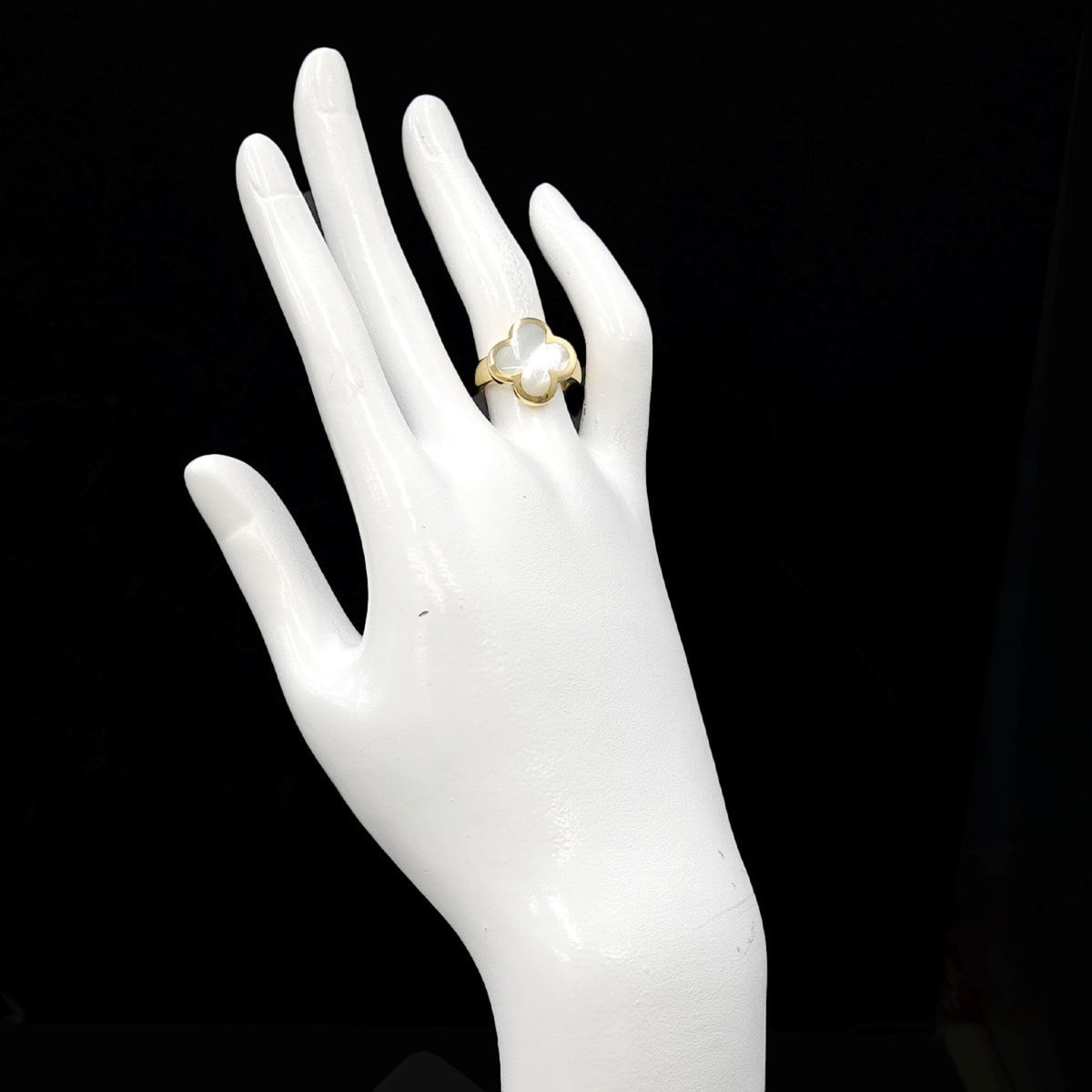 Van Cleef & Arpels Yellow Gold (18K) Shell Band Ring (Pre-Owned)