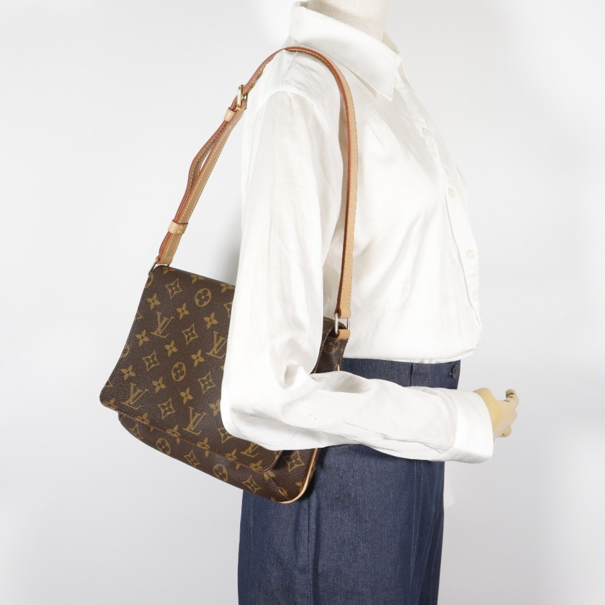 Louis Vuitton Brown Monogram Monogram Shoulder Bag (Pre-Owned)