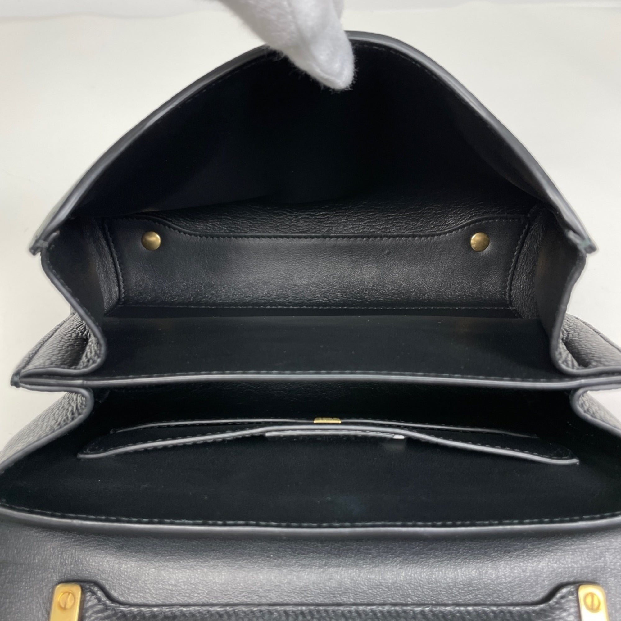 Salvatore Ferragamo Gancini Black Leather Handbag Shoulder Bag (Pre-Owned)