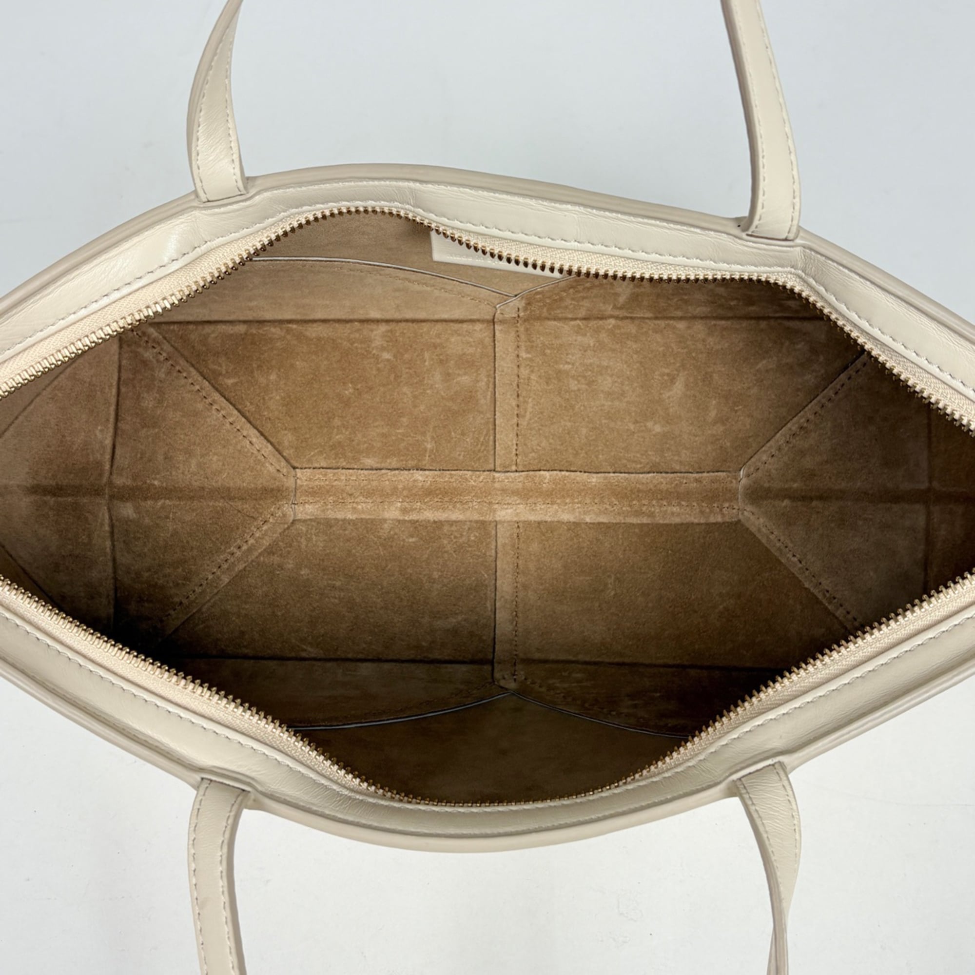 Loewe White Leather Shoulder Bag (Pre-Owned)
