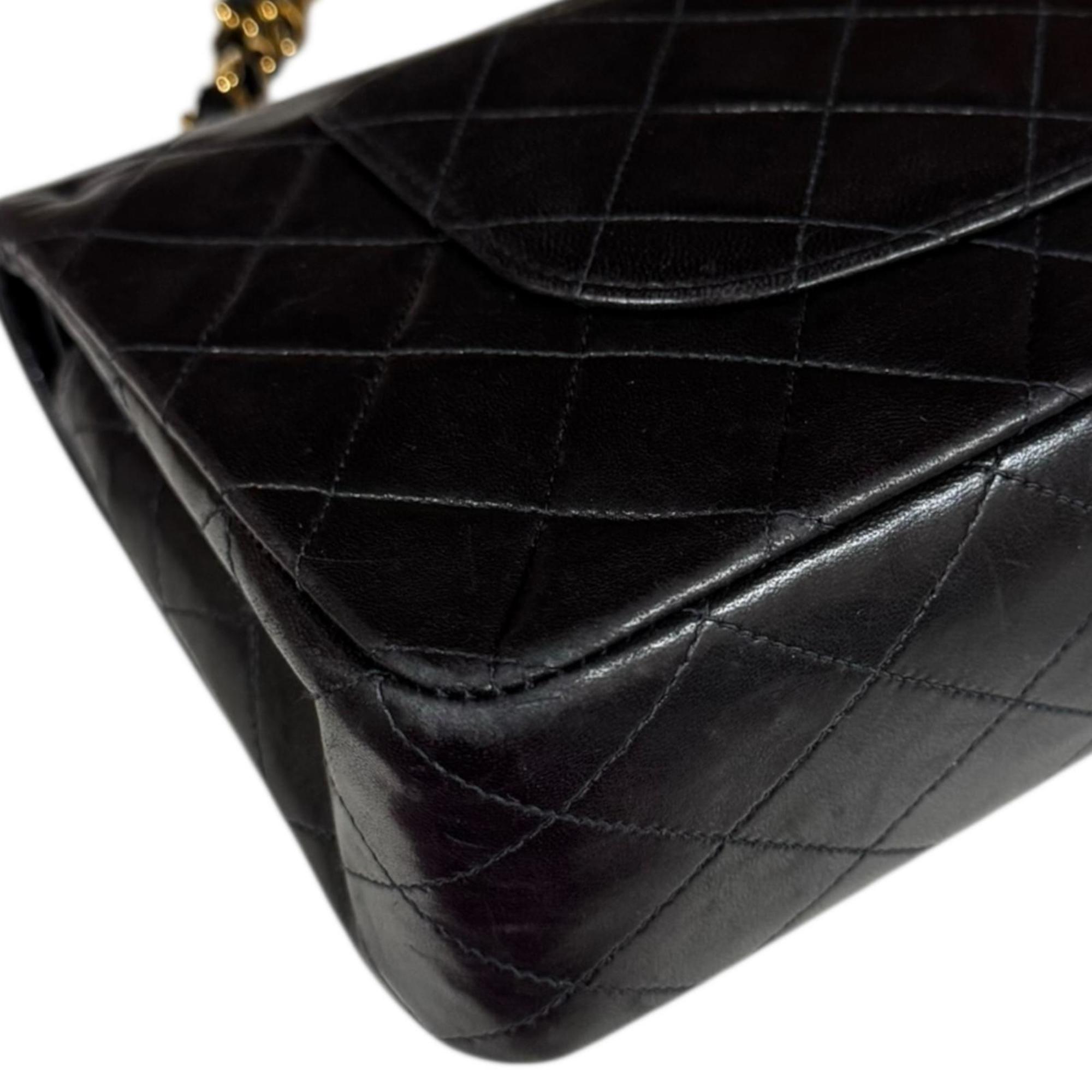 Chanel Matelasse Black Leather Shoulder Bag (Pre-Owned)