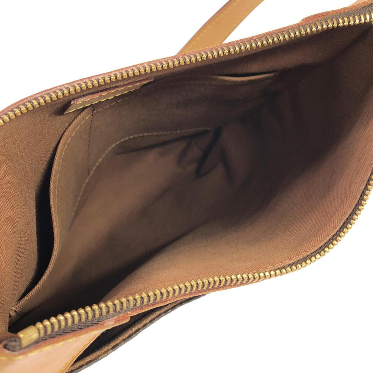 Louis Vuitton Marron Coated Canvas Shoulder Bag (Pre-Owned)