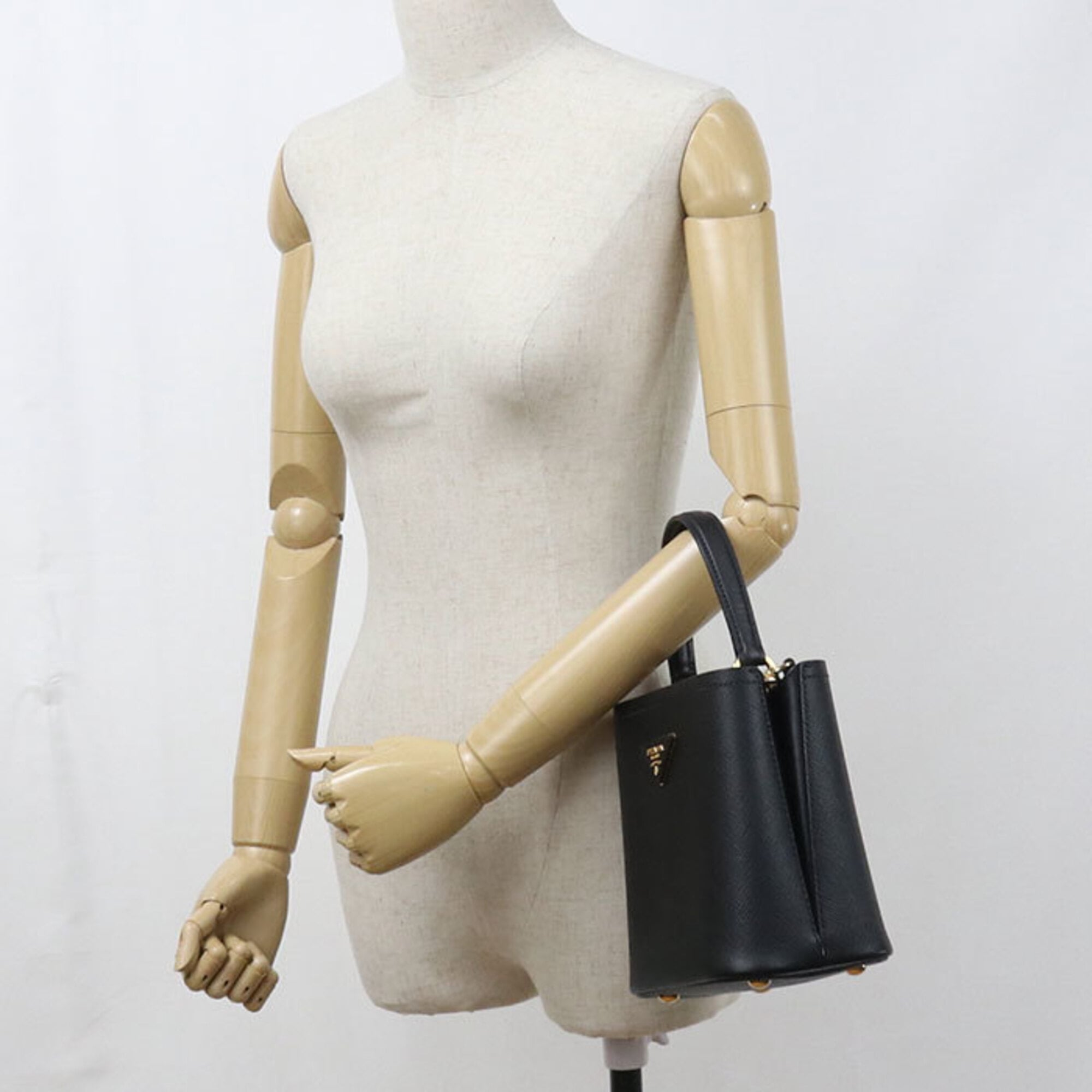 Prada Black Leather Handbag (Pre-Owned)