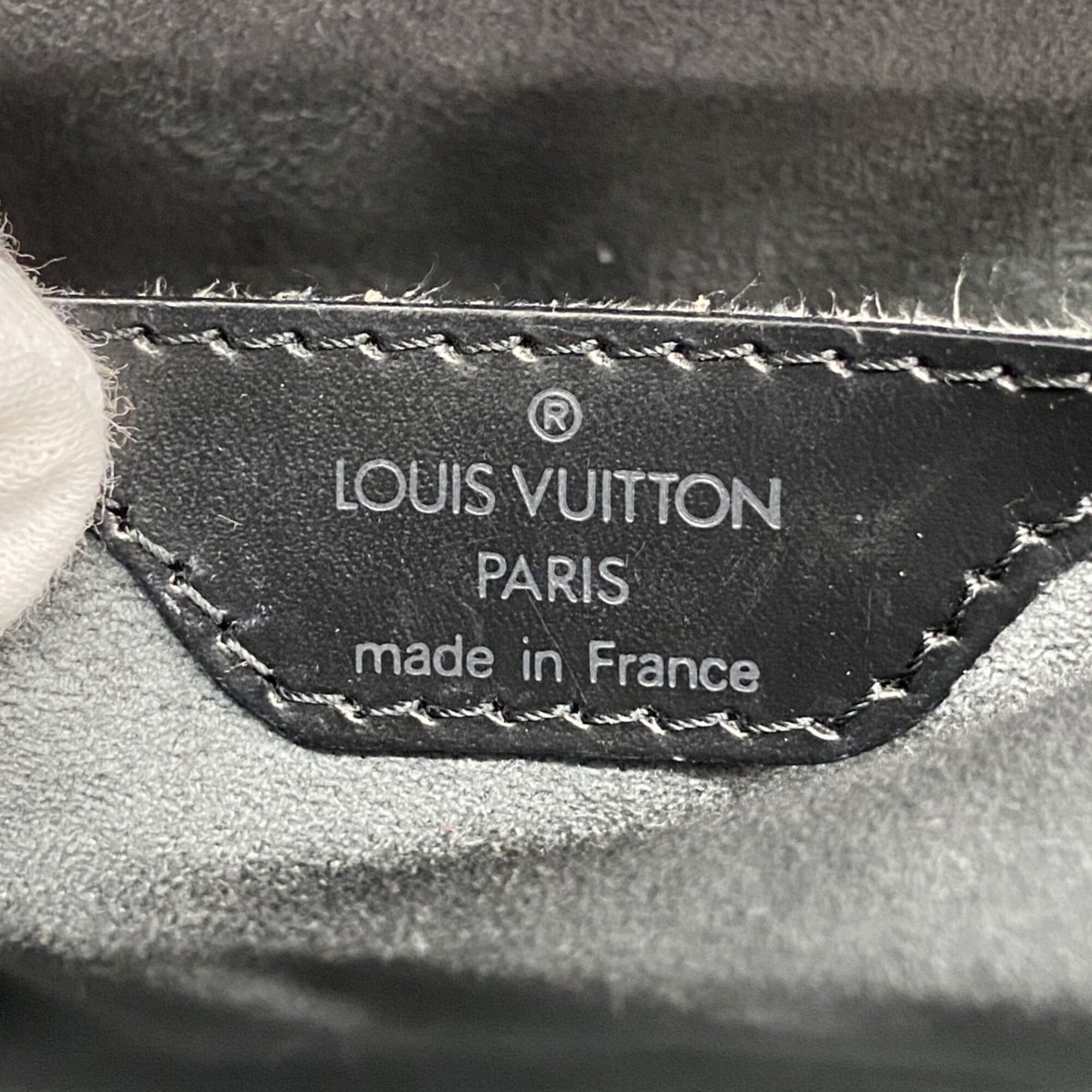 Louis Vuitton Noir Handbag (Pre-Owned)