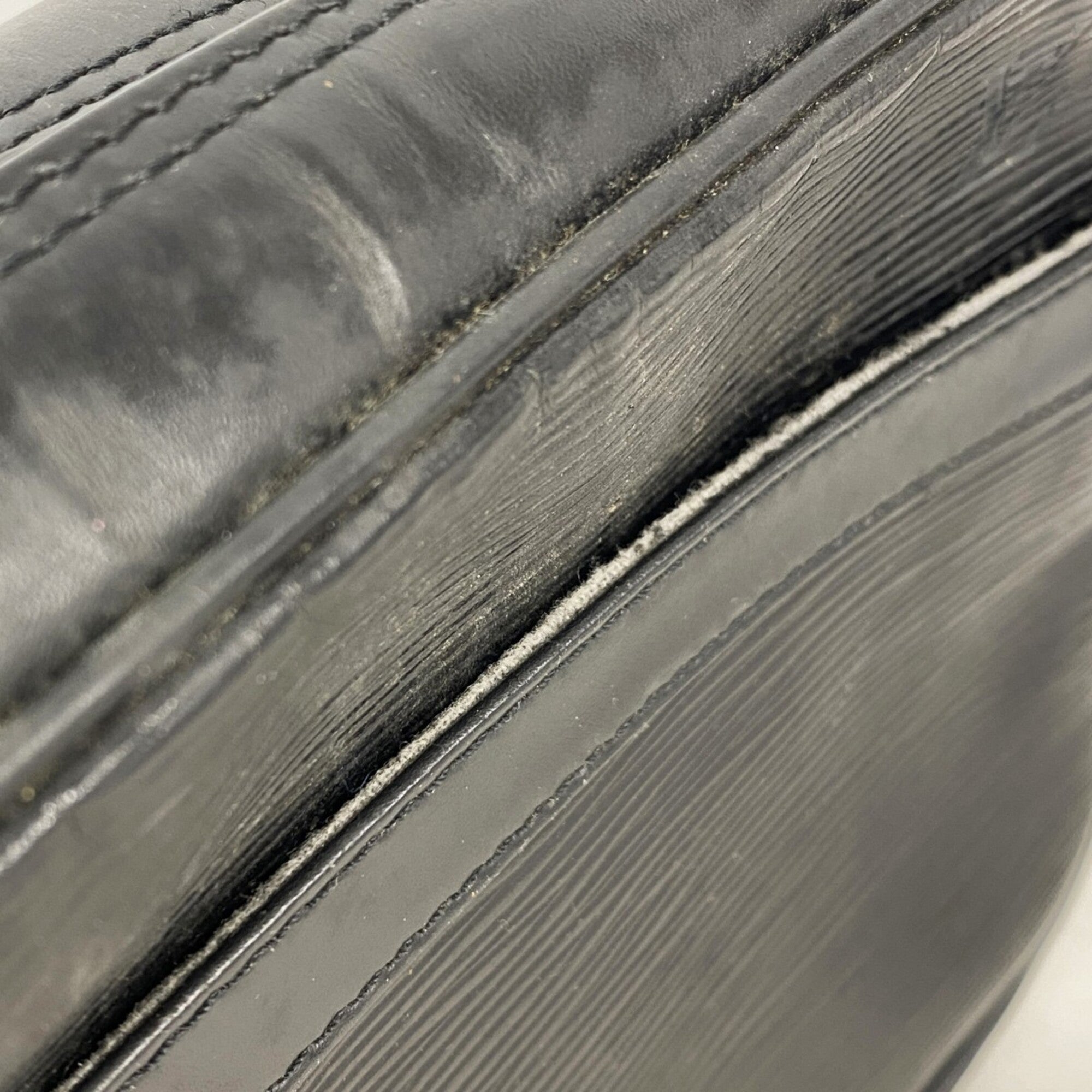 Louis Vuitton Noir Shoulder Bag (Pre-Owned)