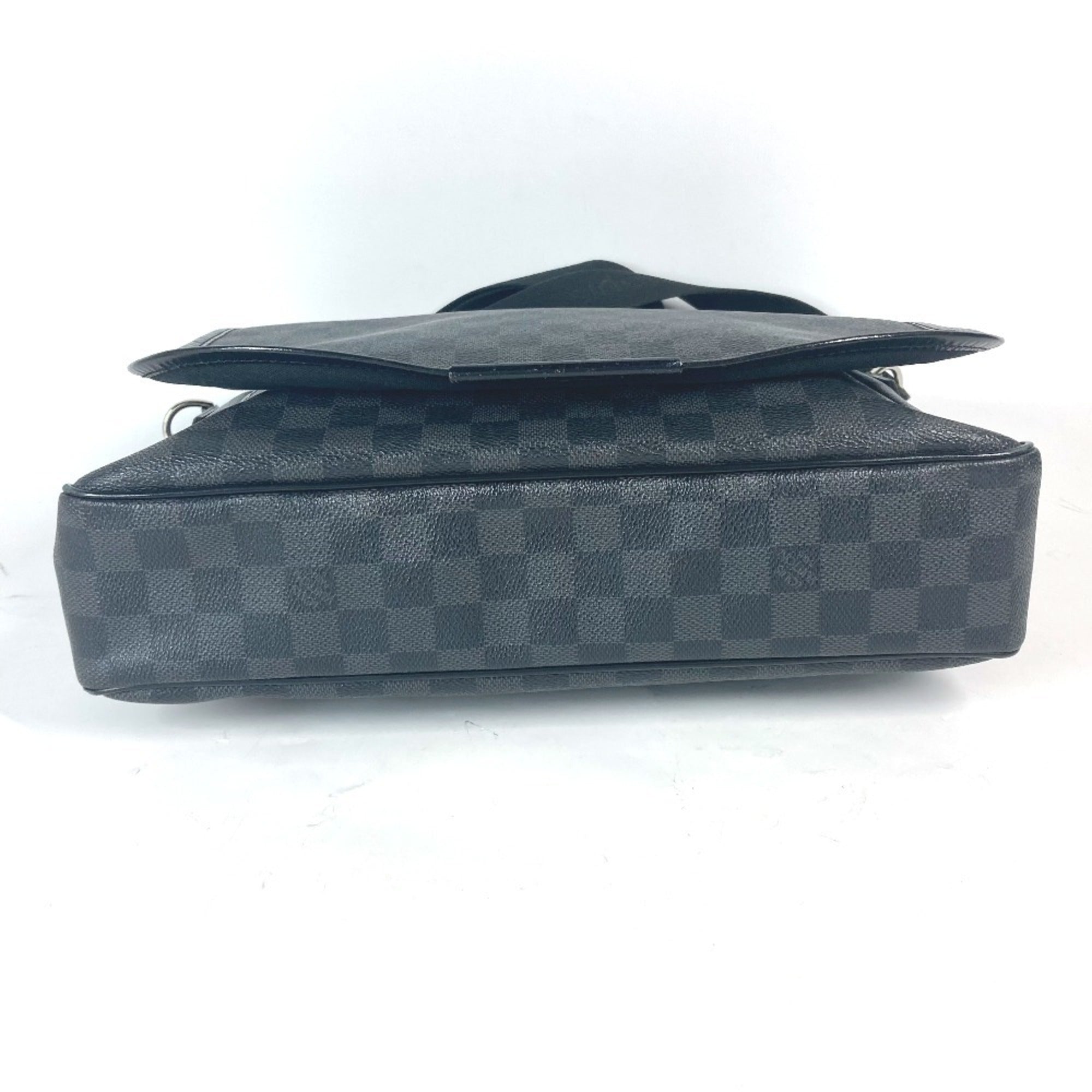 Louis Vuitton Black Damier Graphite Messenger Bag Shoulder Bag (Pre-Owned)