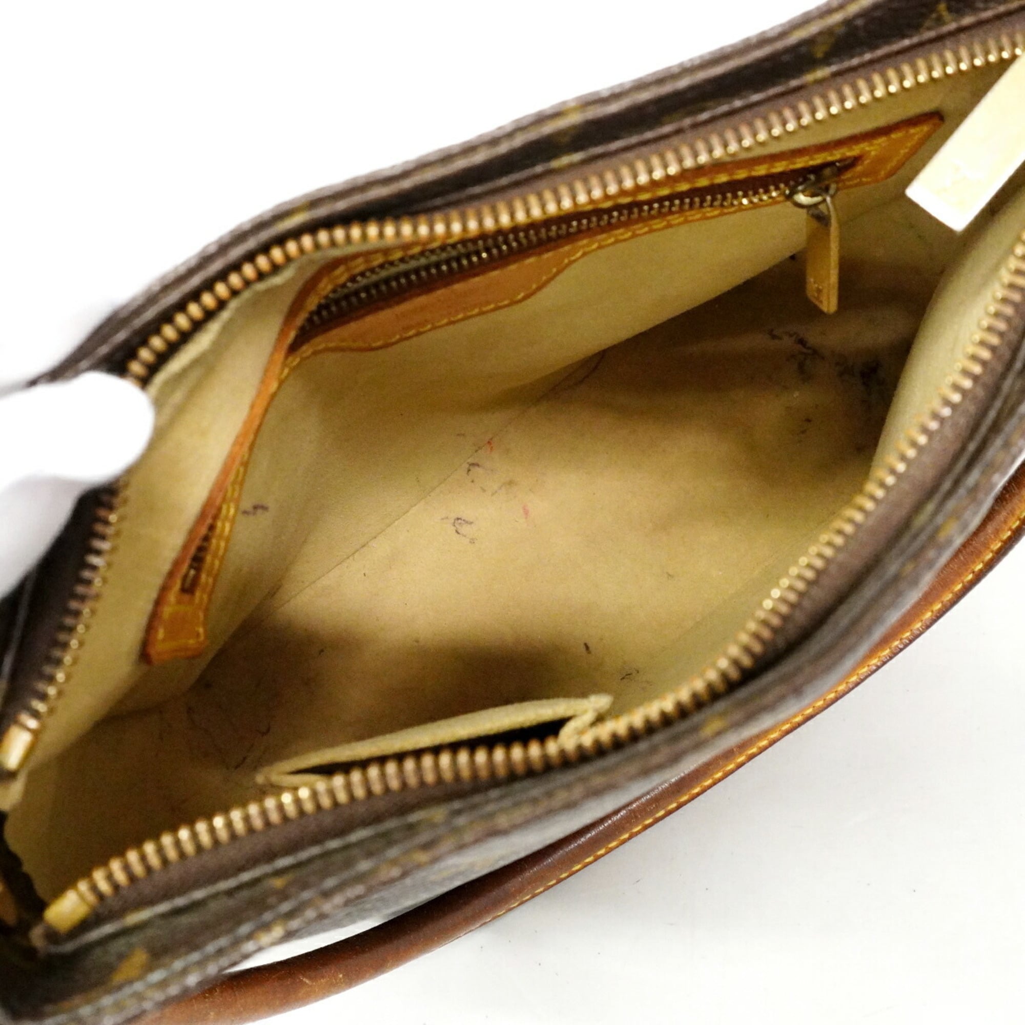Louis Vuitton Brown Shoulder Bag (Pre-Owned)