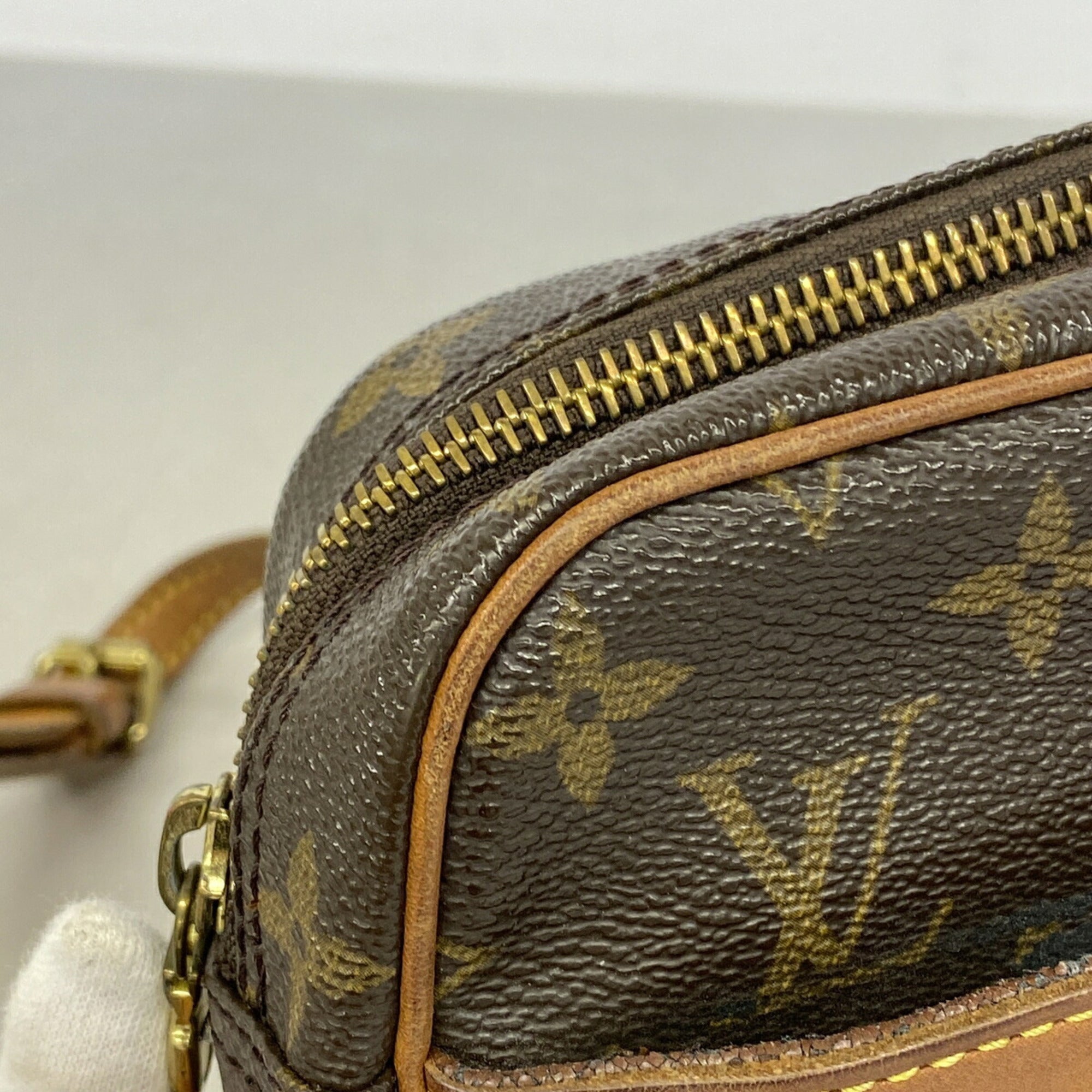 Louis Vuitton Brown Shoulder Bag (Pre-Owned)