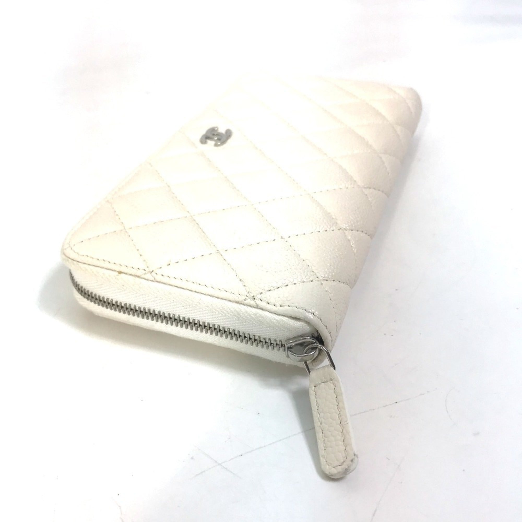 Chanel White Grained Calfskin Long Wallet (Bi-Fold) (Pre-Owned)