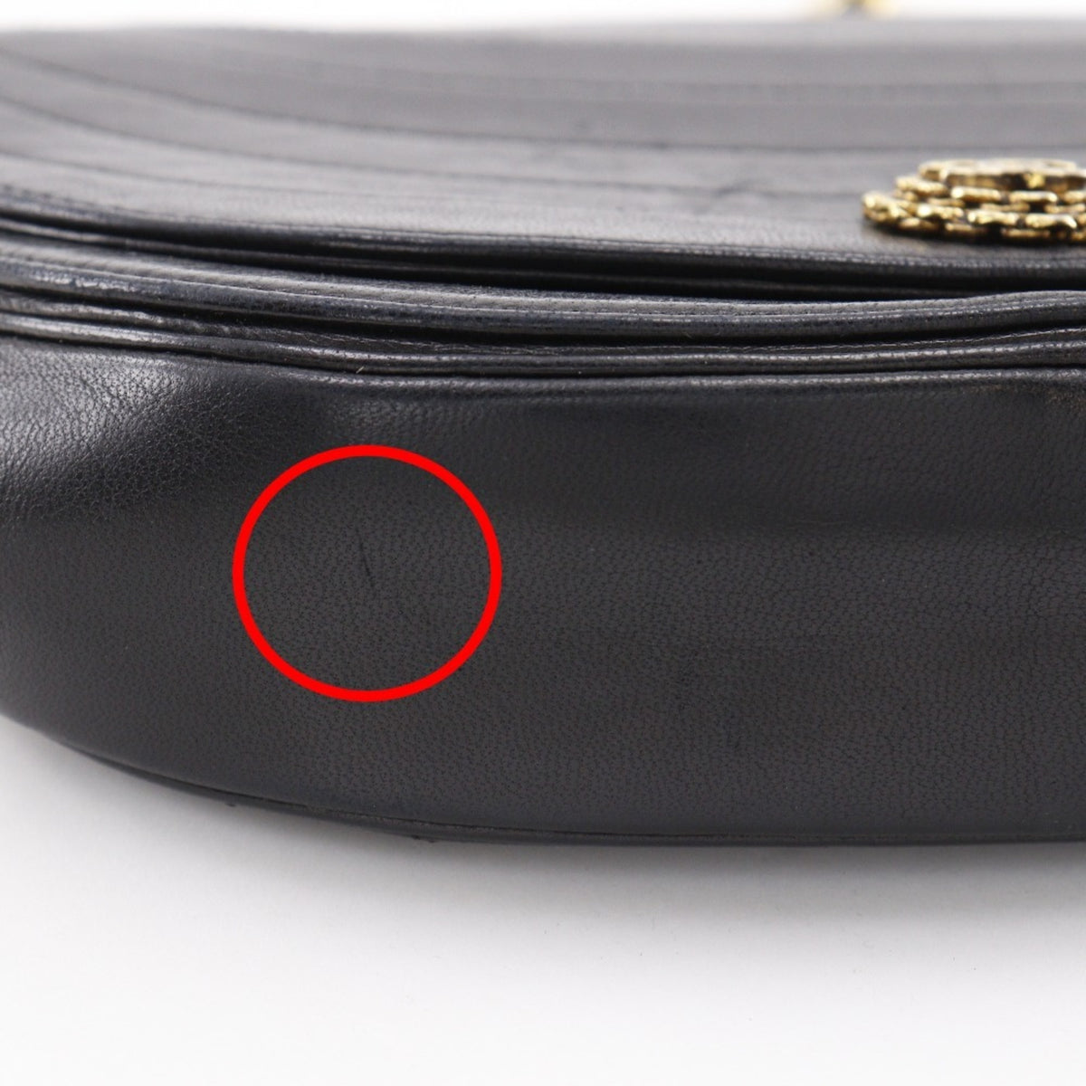 Chanel Black Leather Shoulder Bag (Pre-Owned)