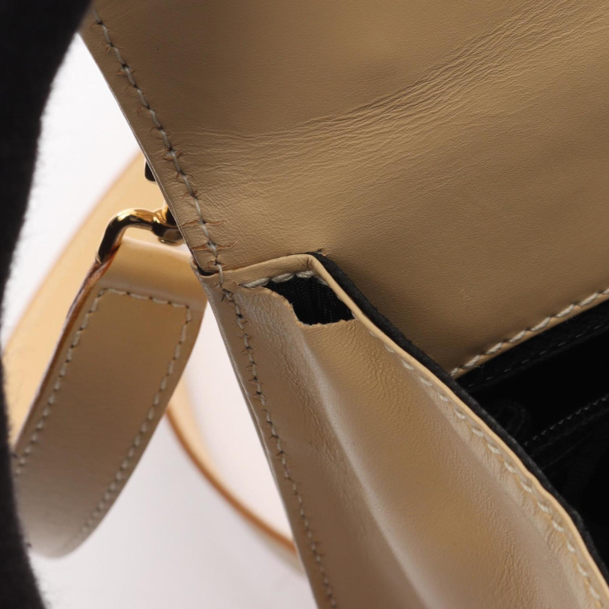 Salvatore Ferragamo Beige Leather Handbag (Pre-Owned)