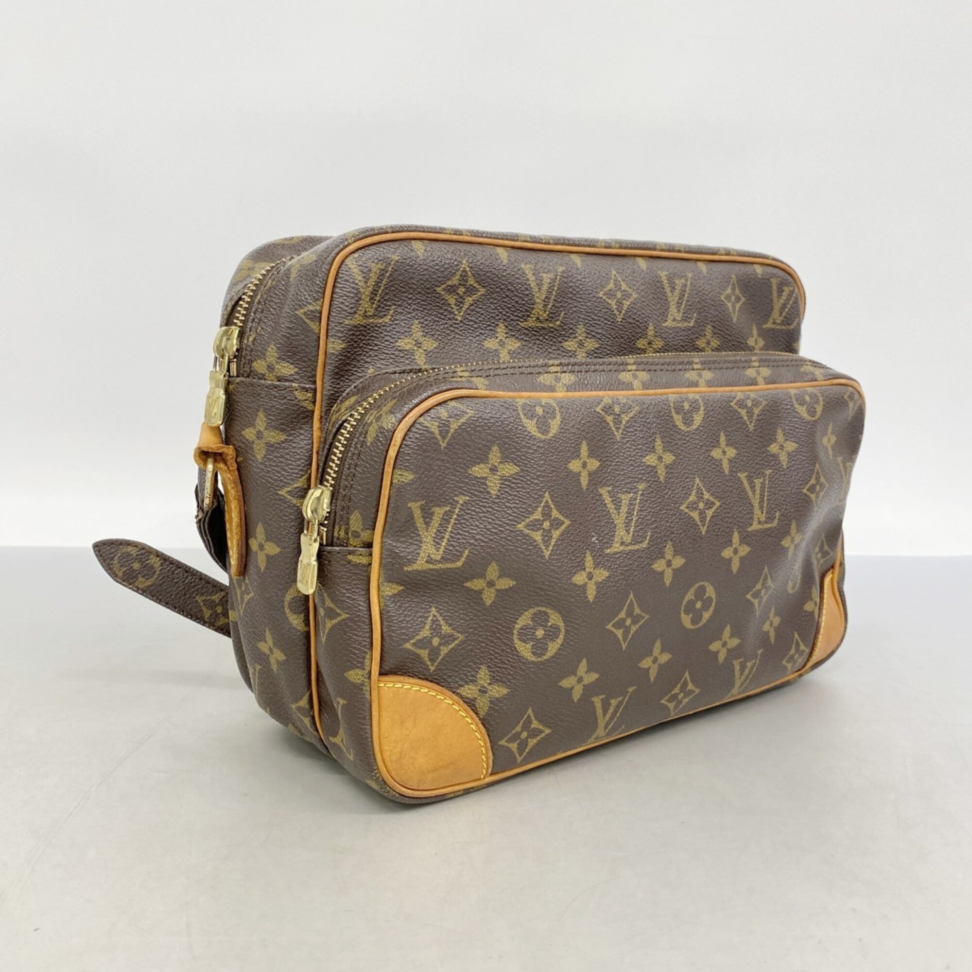 Louis Vuitton Brown Shoulder Bag (Pre-Owned)