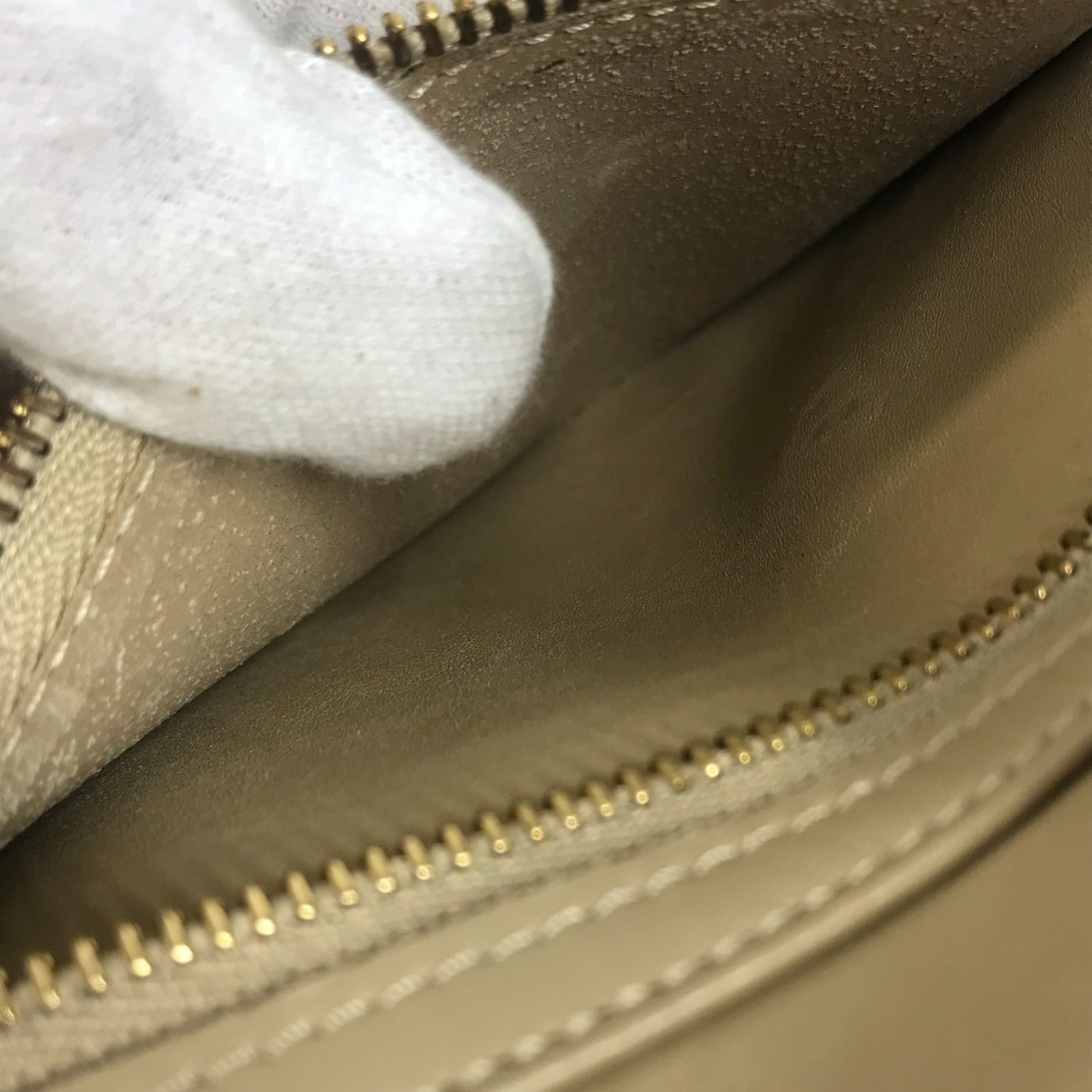 Louis Vuitton Beige Monogram Vernis Pochette Shoulder Bag (Pre-Owned)